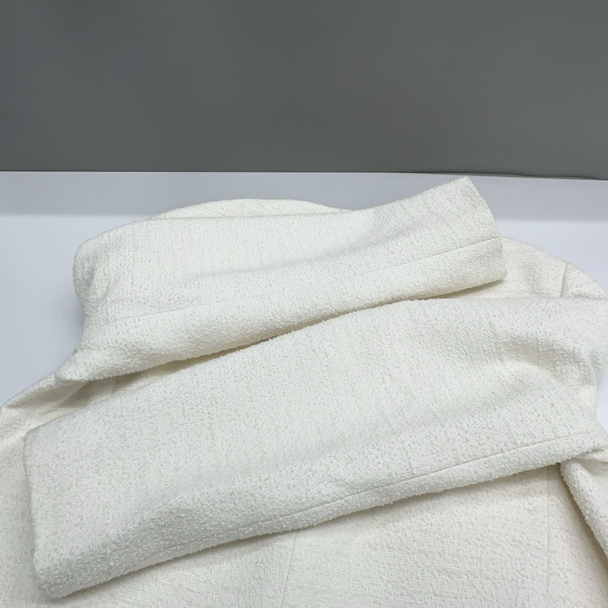 Louis Vuitton Louis Vuitton White Tweed Jacket Size M Size US M / EU 48-50 / 2 - 11 Thumbnail