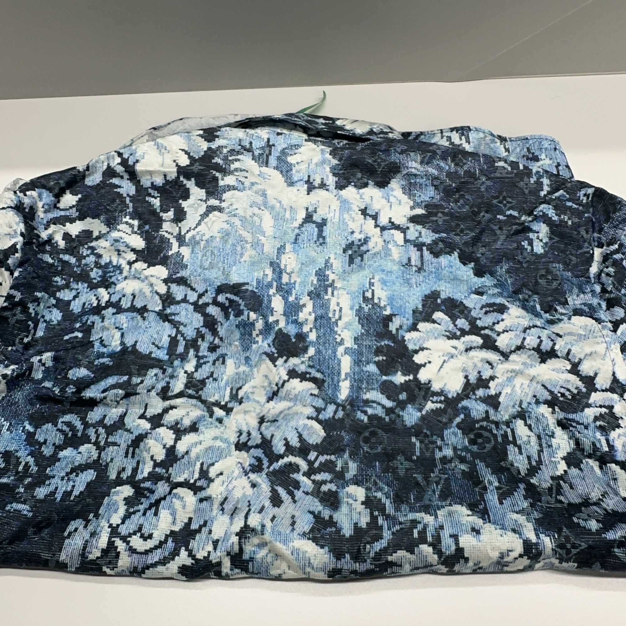 Louis Vuitton Louis Vuitton Tapestry Print Button Up Shirt Size S Size US S / EU 44-46 / 1 - 10 Thumbnail