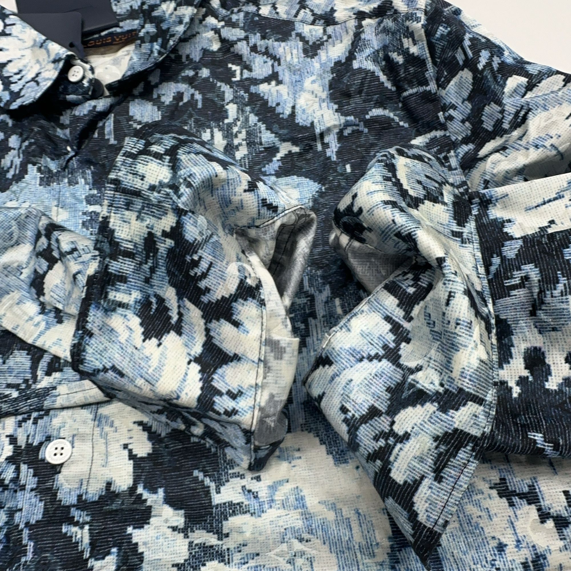 Louis Vuitton Louis Vuitton Tapestry Print Button Up Shirt Size S Size US S / EU 44-46 / 1 - 9 Thumbnail