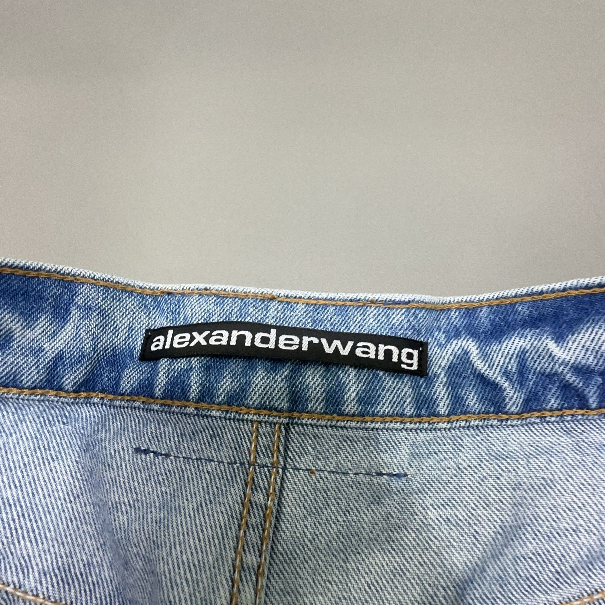 Alexander Wang Alexander Wang Light Wash Jeans Size 25 Size 25" / US 0 / IT 36 - 3 Thumbnail