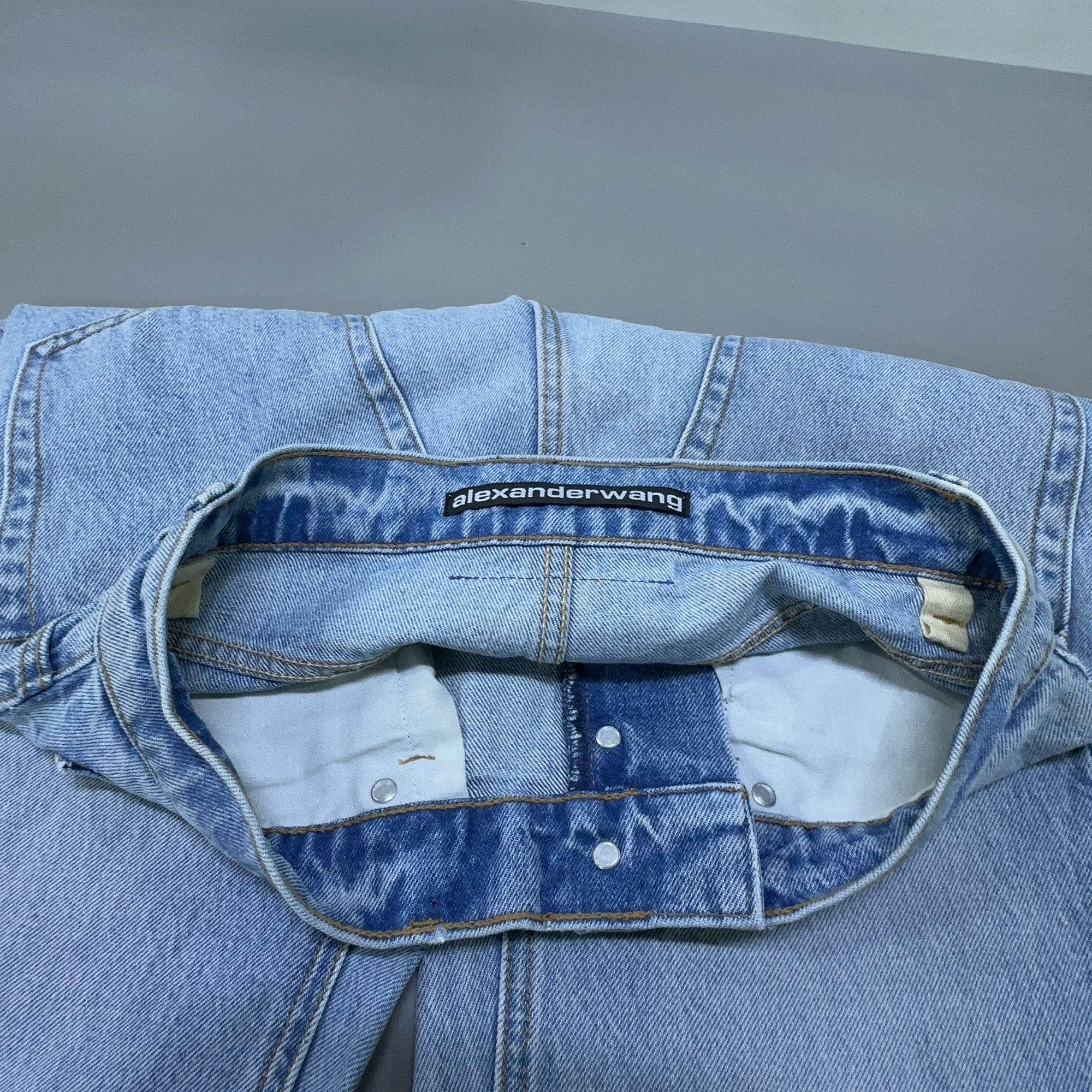 Alexander Wang Alexander Wang Light Wash Jeans Size 25 Size 25" / US 0 / IT 36 - 6 Thumbnail