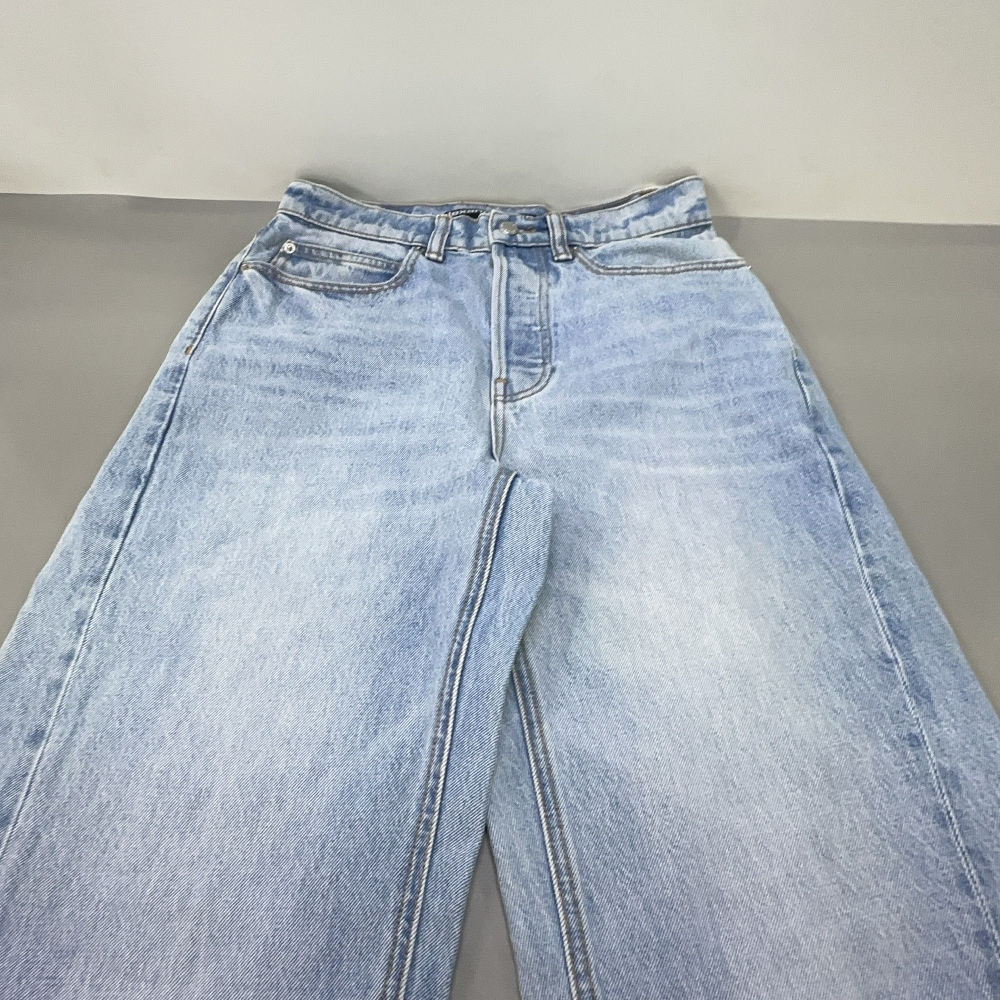 Alexander Wang Alexander Wang Light Wash Jeans Size 25 Size 25" / US 0 / IT 36 - 7 Thumbnail