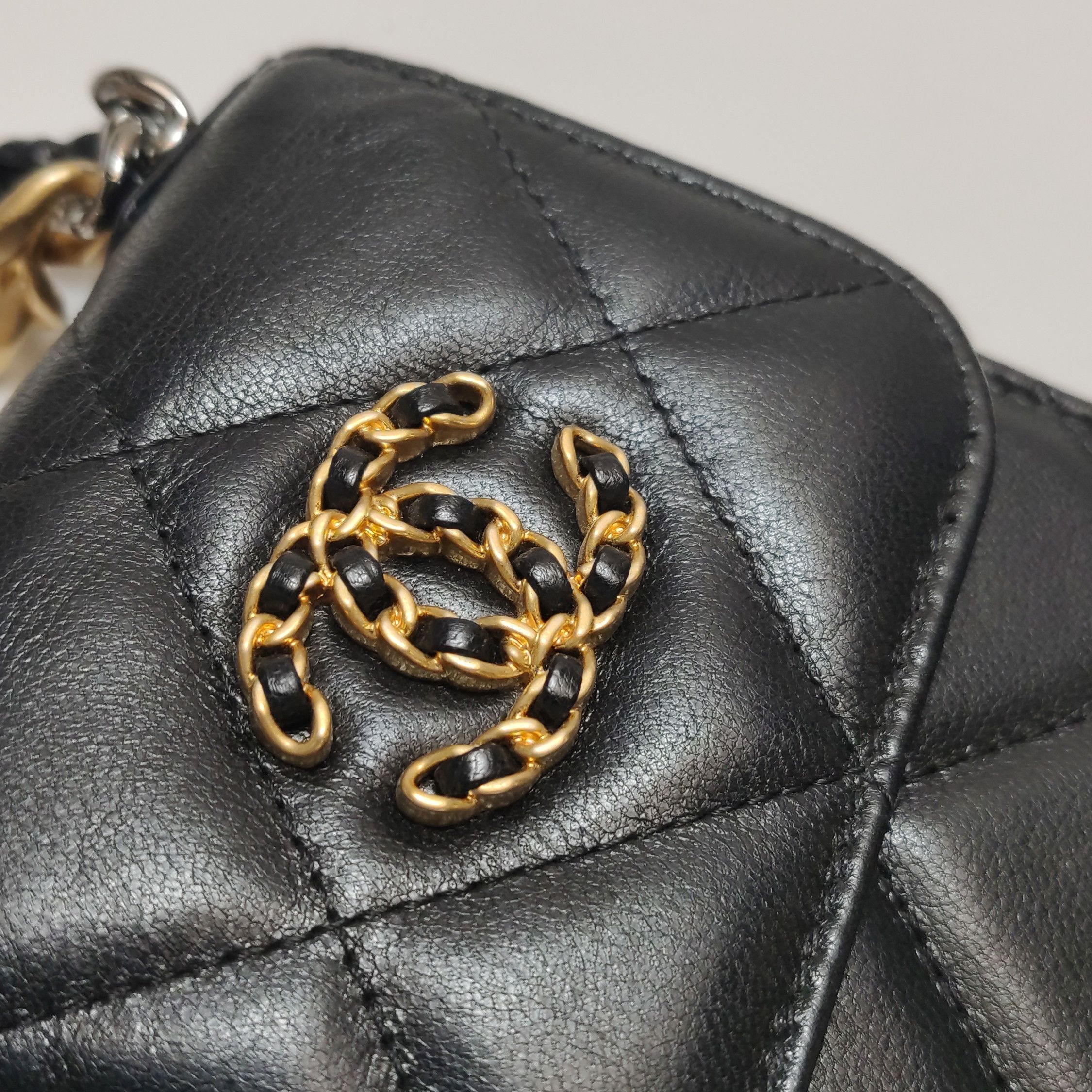 Chanel Chanel Women os Crossbody Bags Size ONE SIZE - 16 Thumbnail