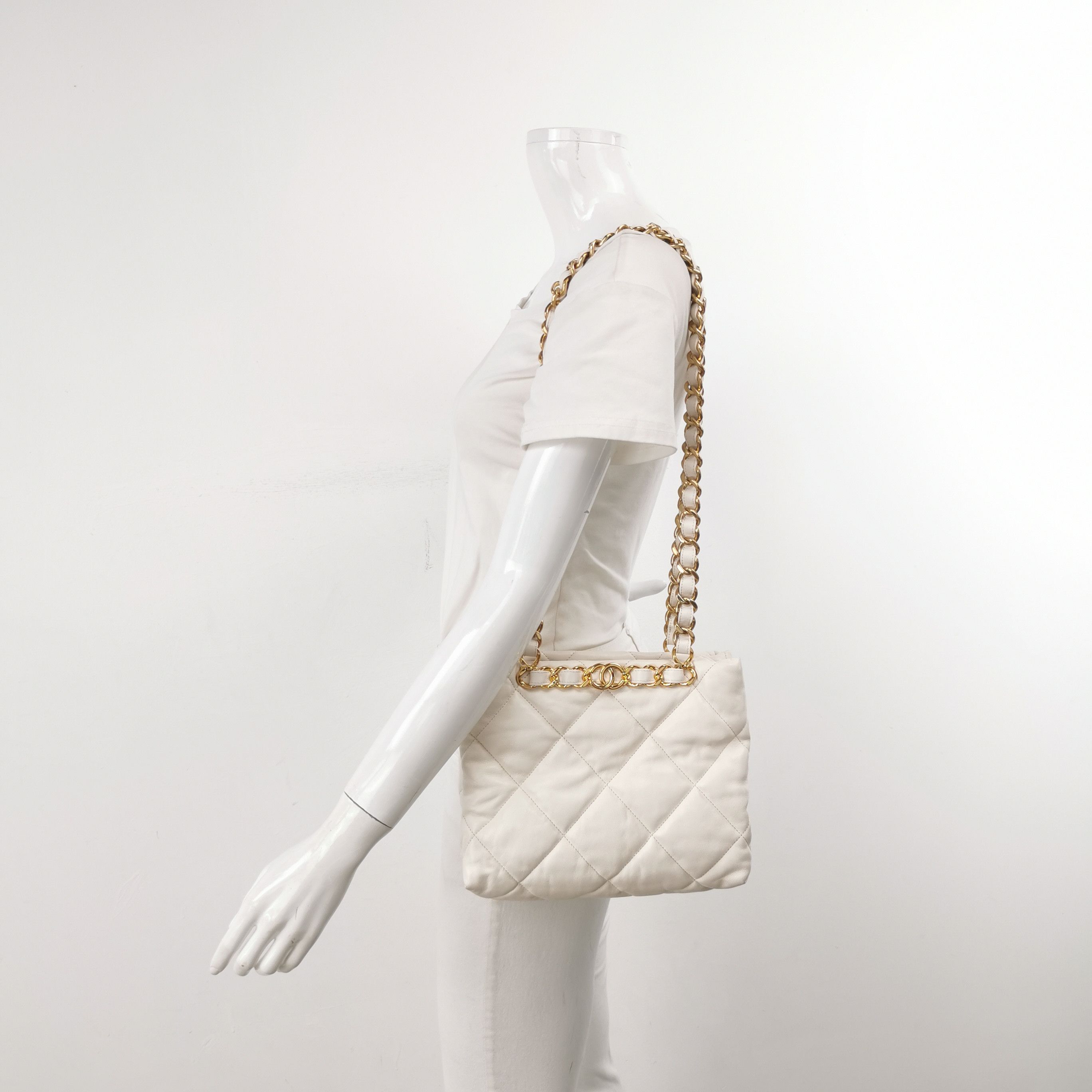 Chanel Chanel Women os Shoulder Bags Size ONE SIZE - 2 Thumbnail