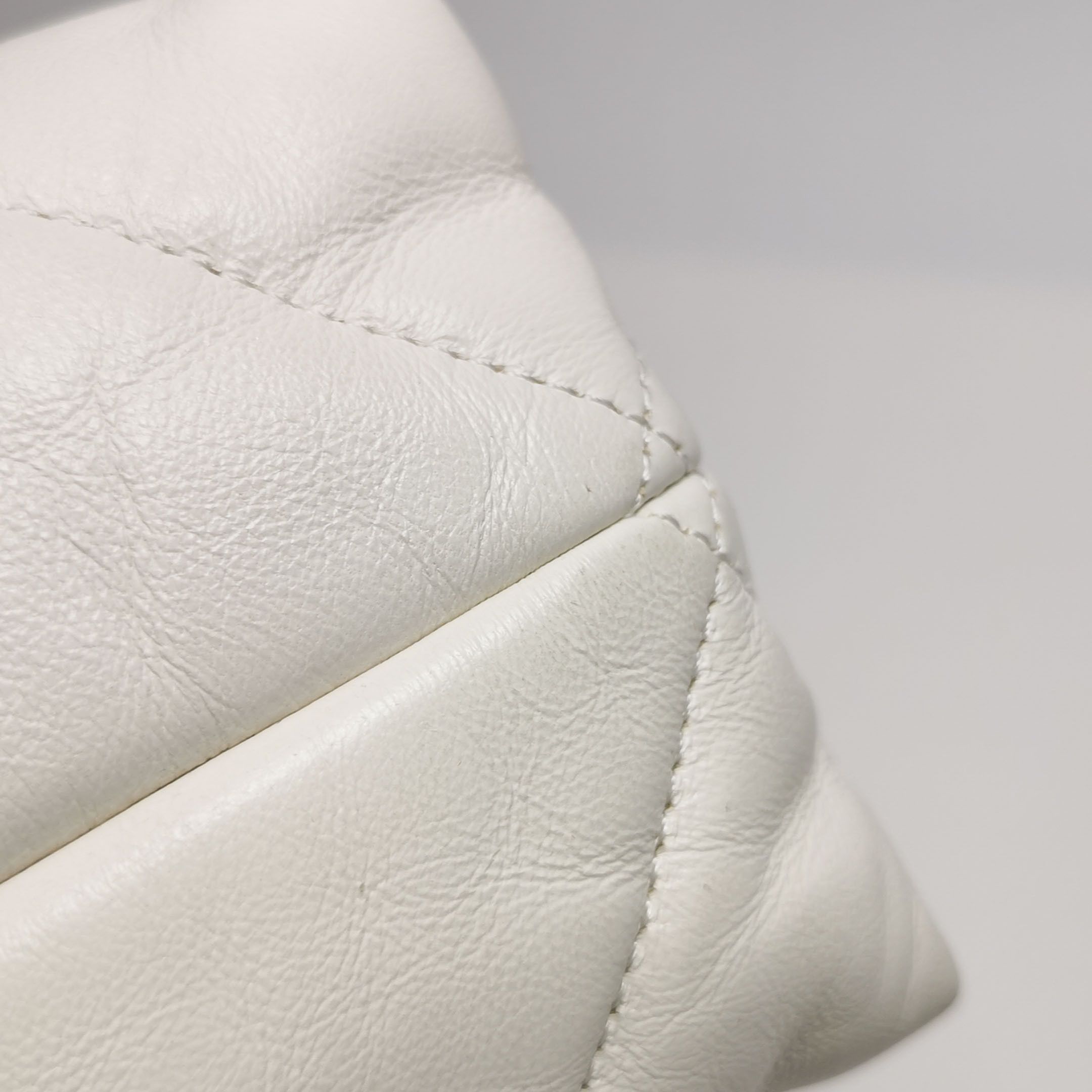Chanel Chanel Women os Shoulder Bags Size ONE SIZE - 25 Thumbnail
