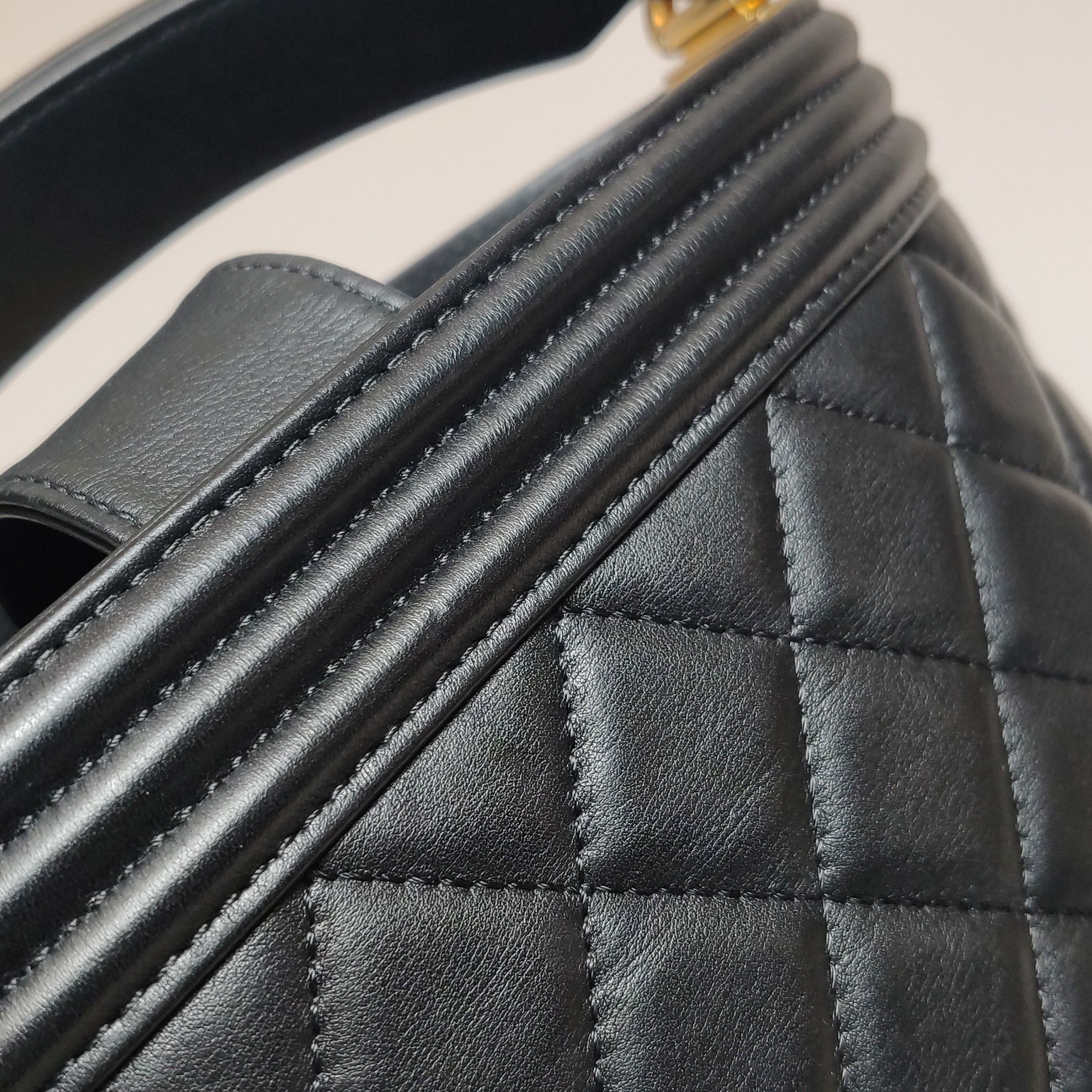 Chanel Chanel Women os Shoulder Bags Size ONE SIZE - 22 Thumbnail