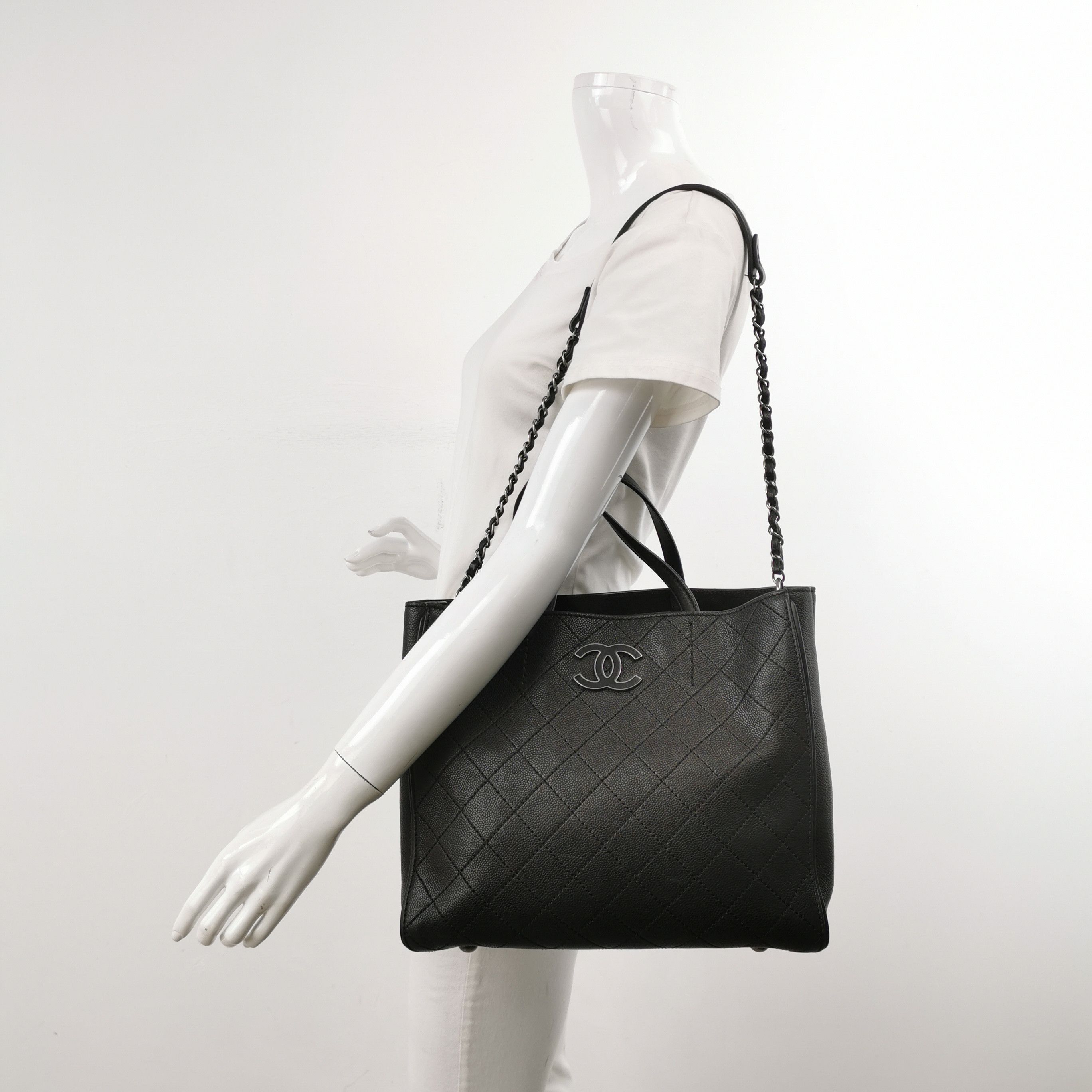 Chanel Chanel Women os Shoulder Bags Size ONE SIZE - 2 Thumbnail