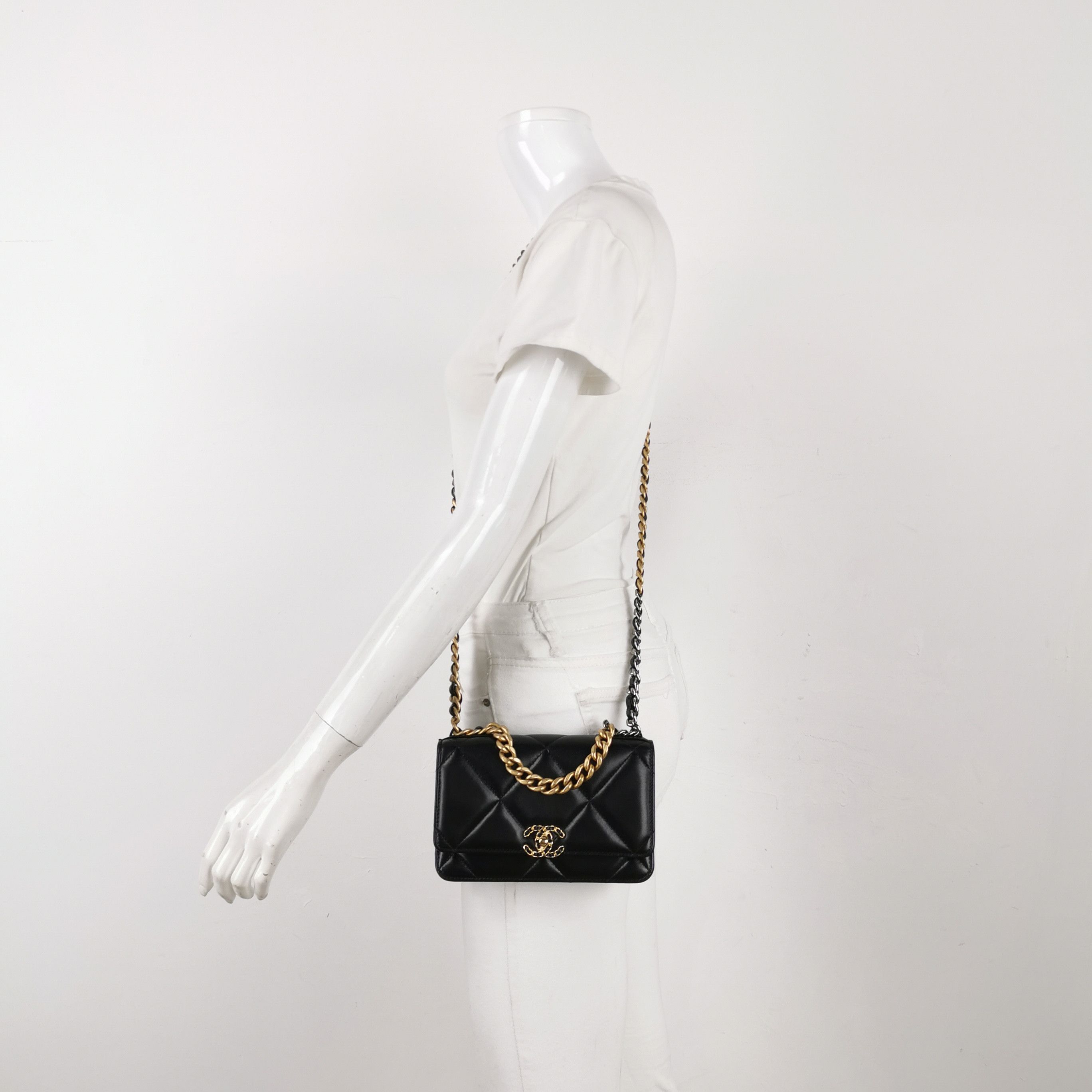 Chanel Chanel Women os Crossbody Bags Size ONE SIZE - 2 Thumbnail