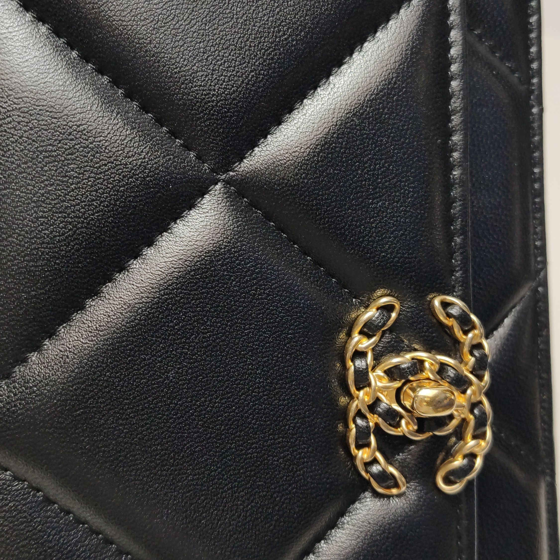 Chanel Chanel Women os Crossbody Bags Size ONE SIZE - 24 Thumbnail
