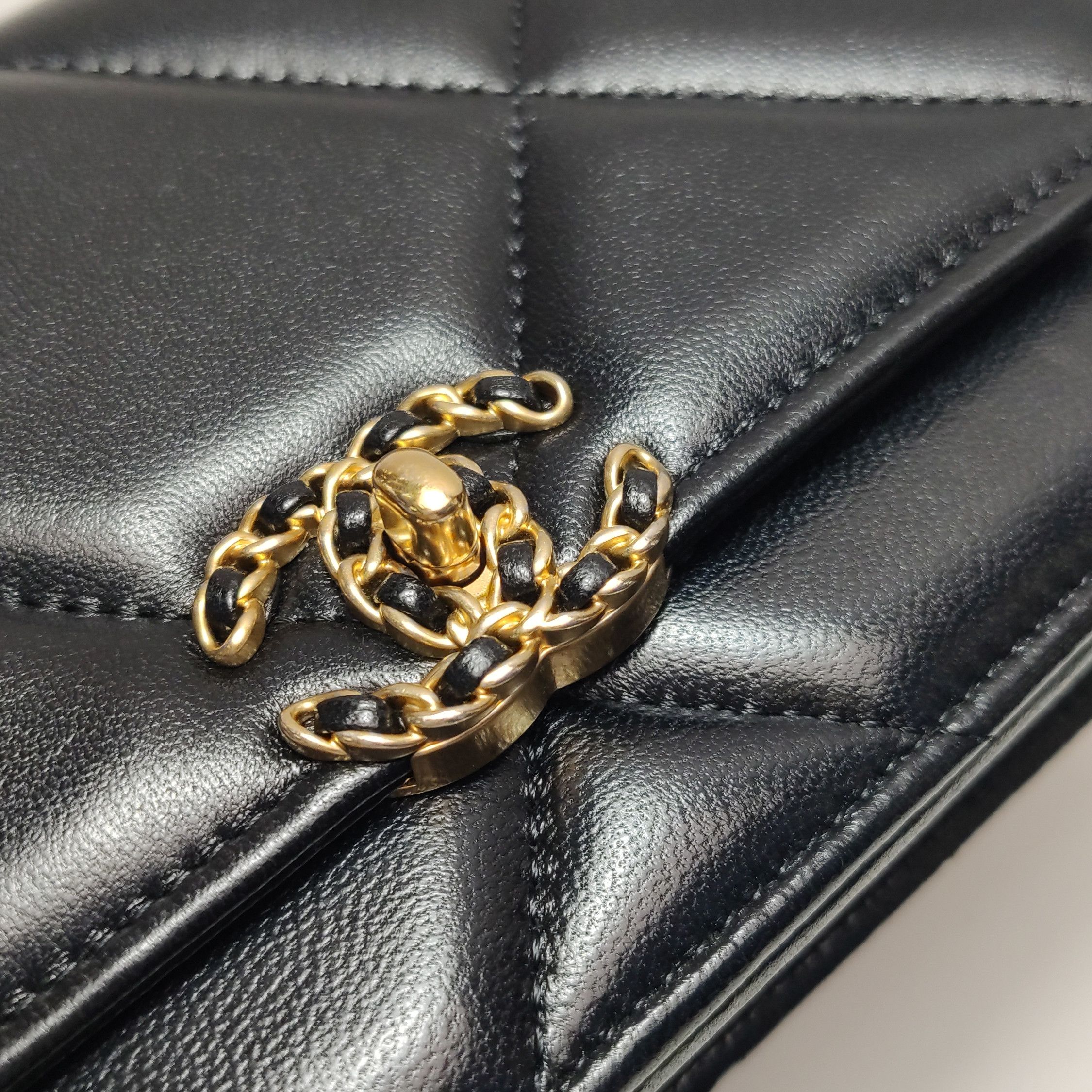 Chanel Chanel Women os Crossbody Bags Size ONE SIZE - 14 Thumbnail