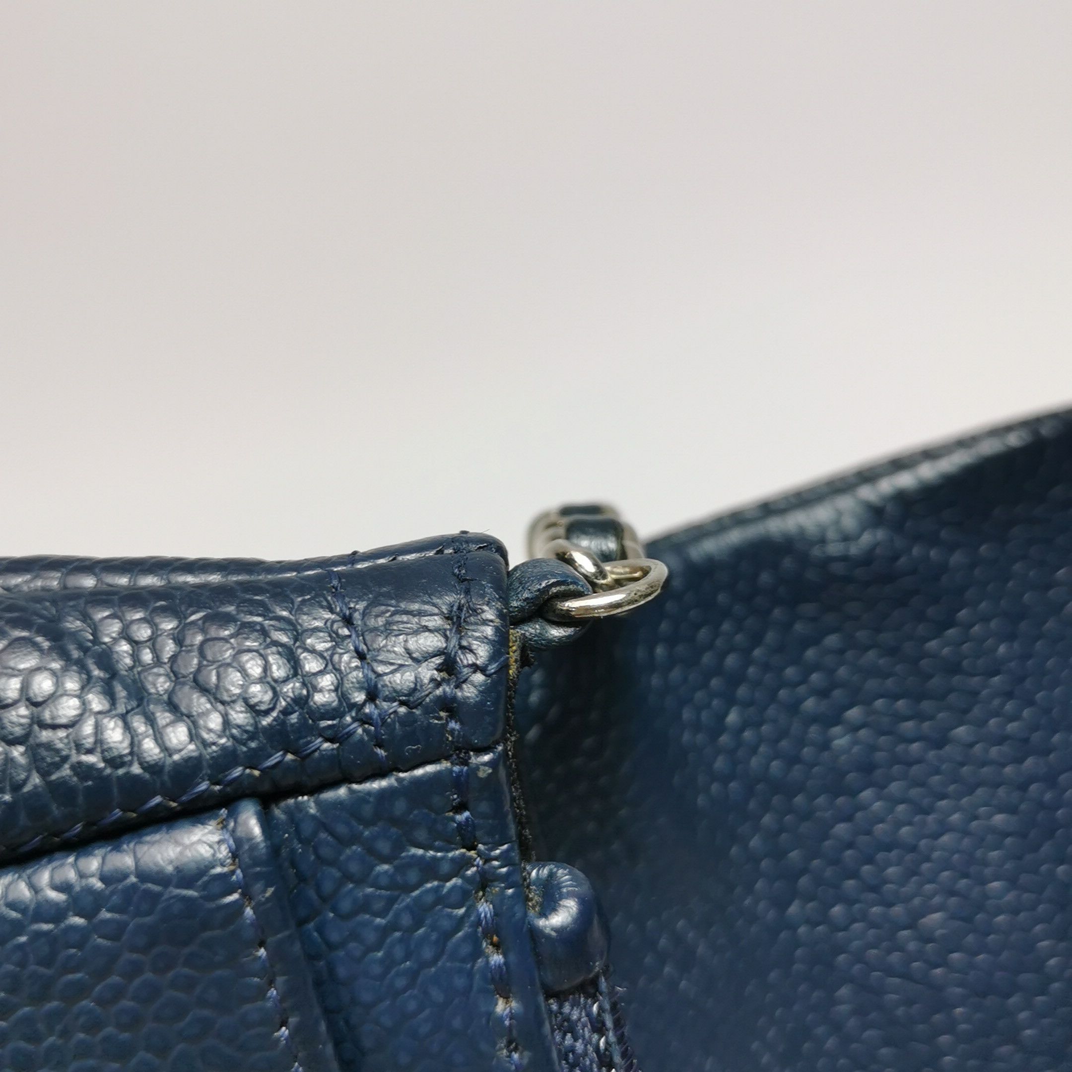 Chanel Chanel Women os Crossbody Bags Size ONE SIZE - 24 Thumbnail