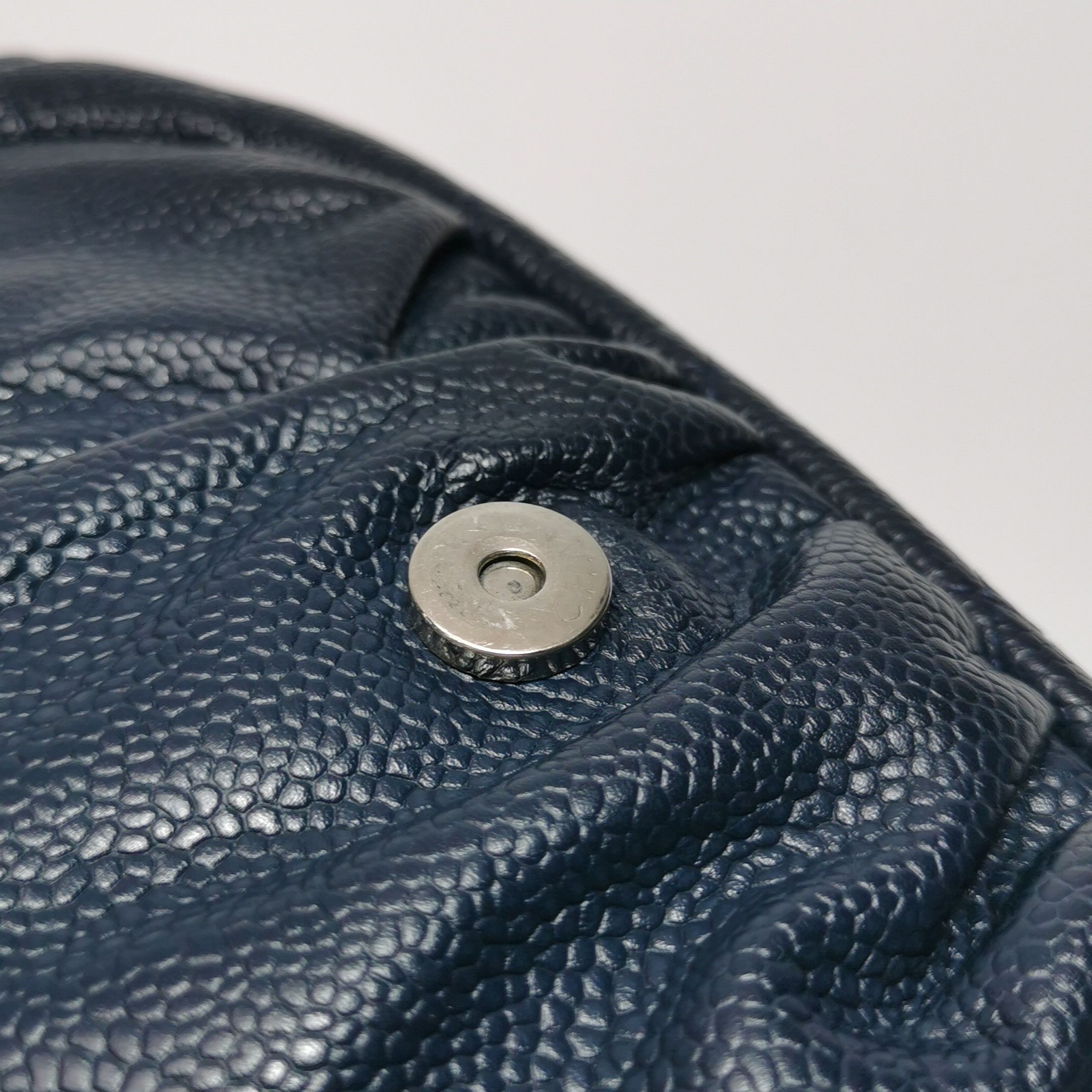 Chanel Chanel Women os Crossbody Bags Size ONE SIZE - 14 Thumbnail