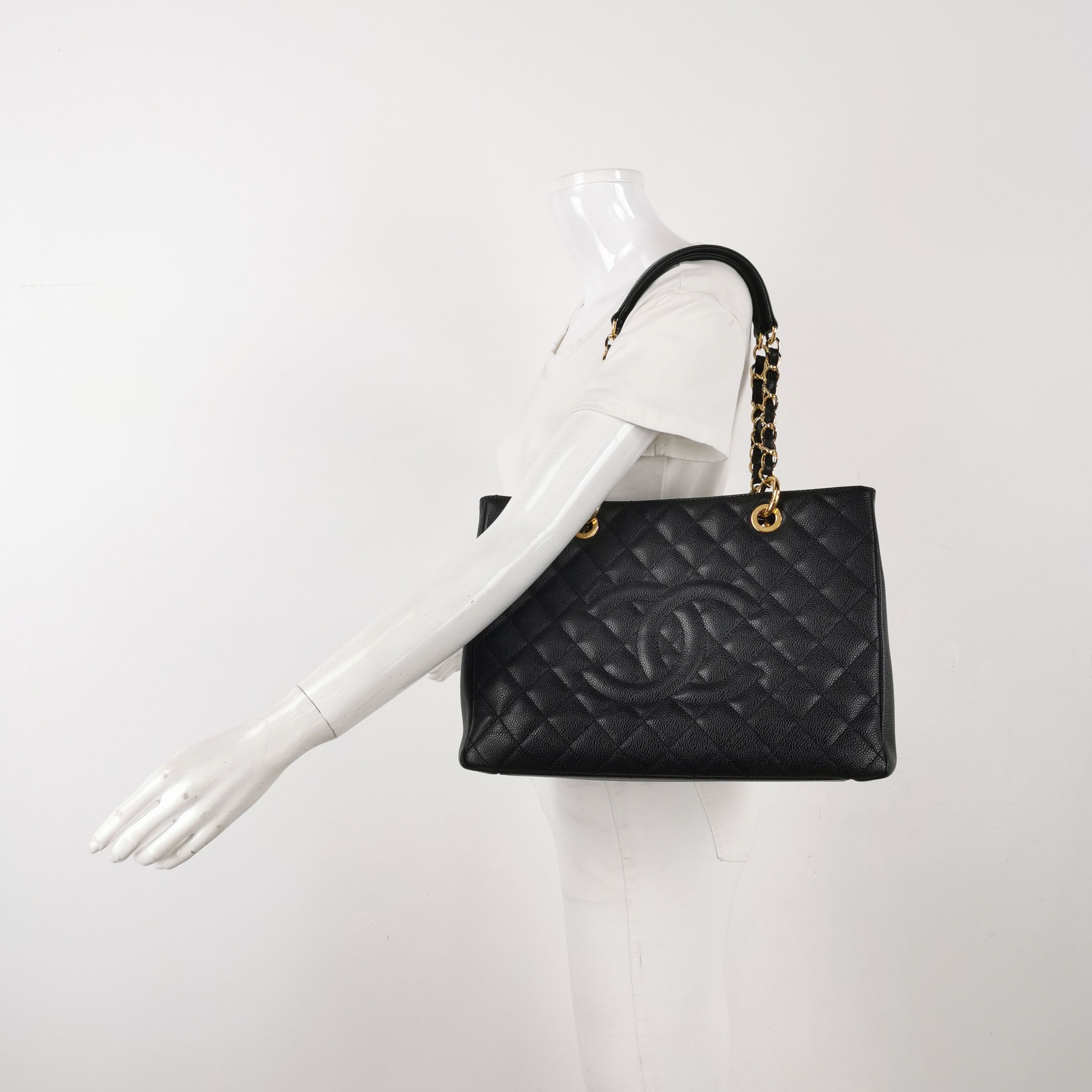 Chanel Chanel Women os Shoulder Bags Size ONE SIZE - 2 Thumbnail
