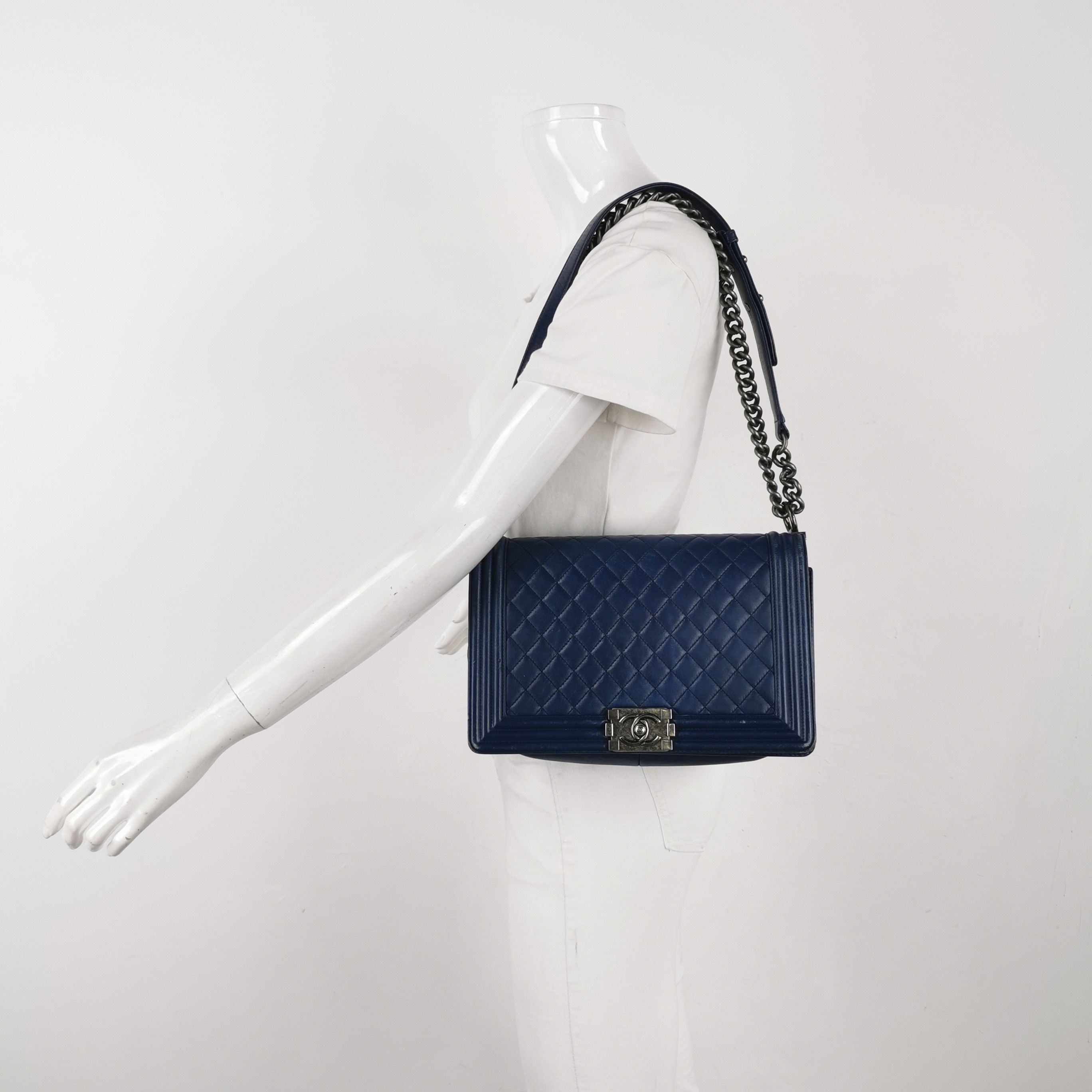 Chanel Chanel Women os Shoulder Bags Size ONE SIZE - 2 Thumbnail