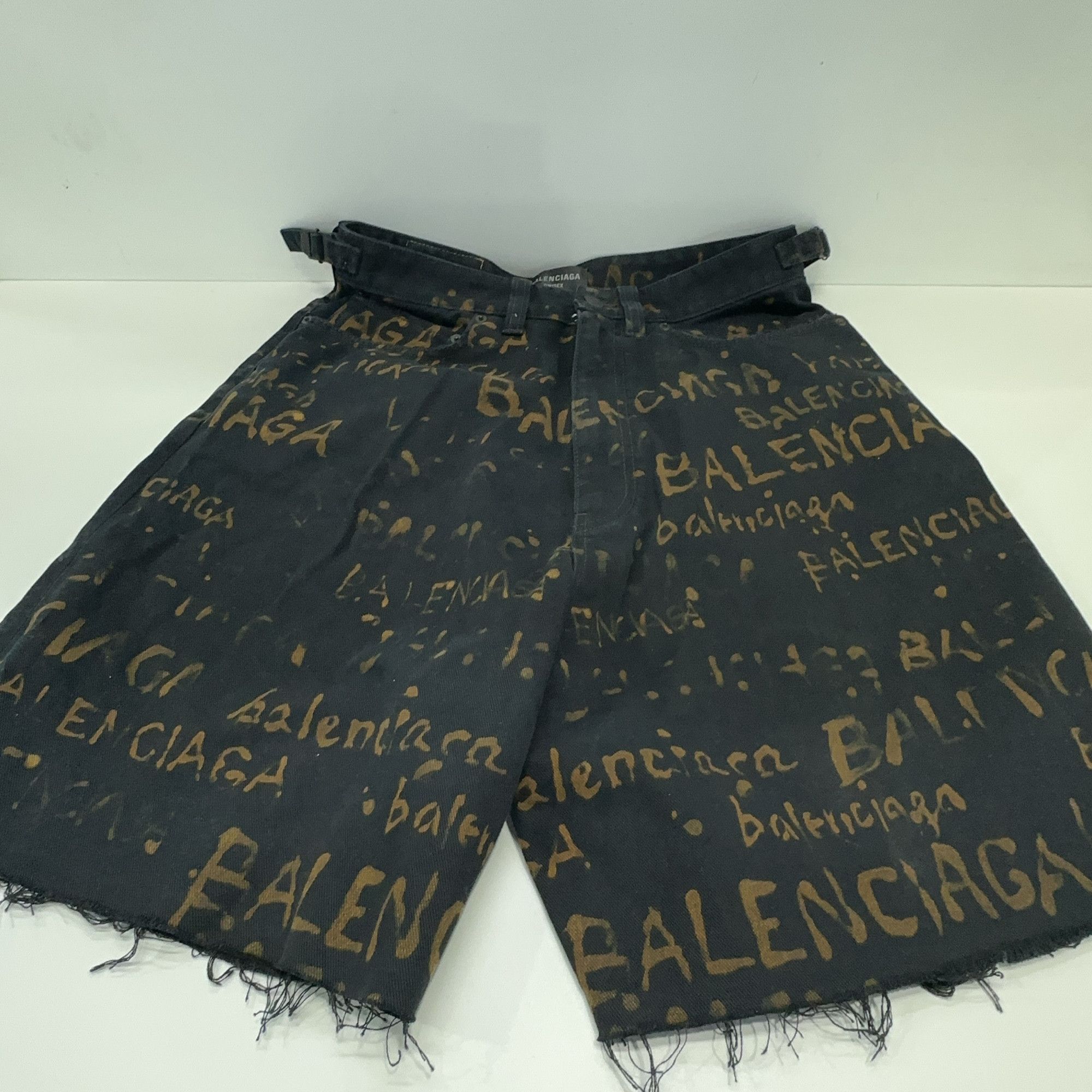 Balenciaga Balenciaga Graffiti Logo Denim Shorts Size 30 Size US 30 / EU 46 - 7 Thumbnail
