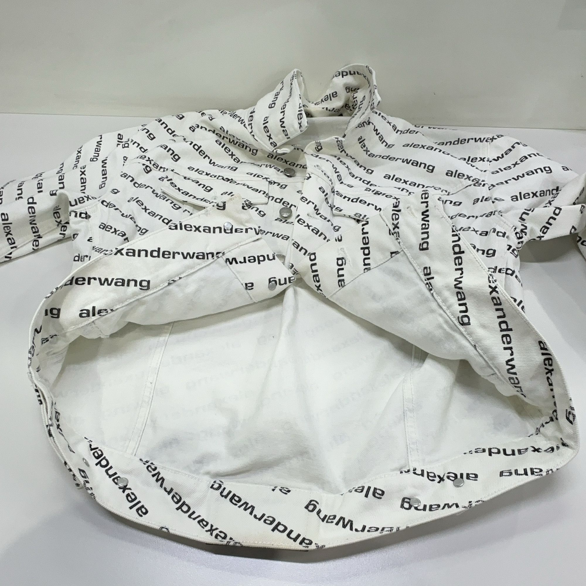 Alexander Wang Alexander Wang All-Over Logo Denim Jacket Size XS Size XS / US 0-2 / IT 36-38 - 7 Thumbnail