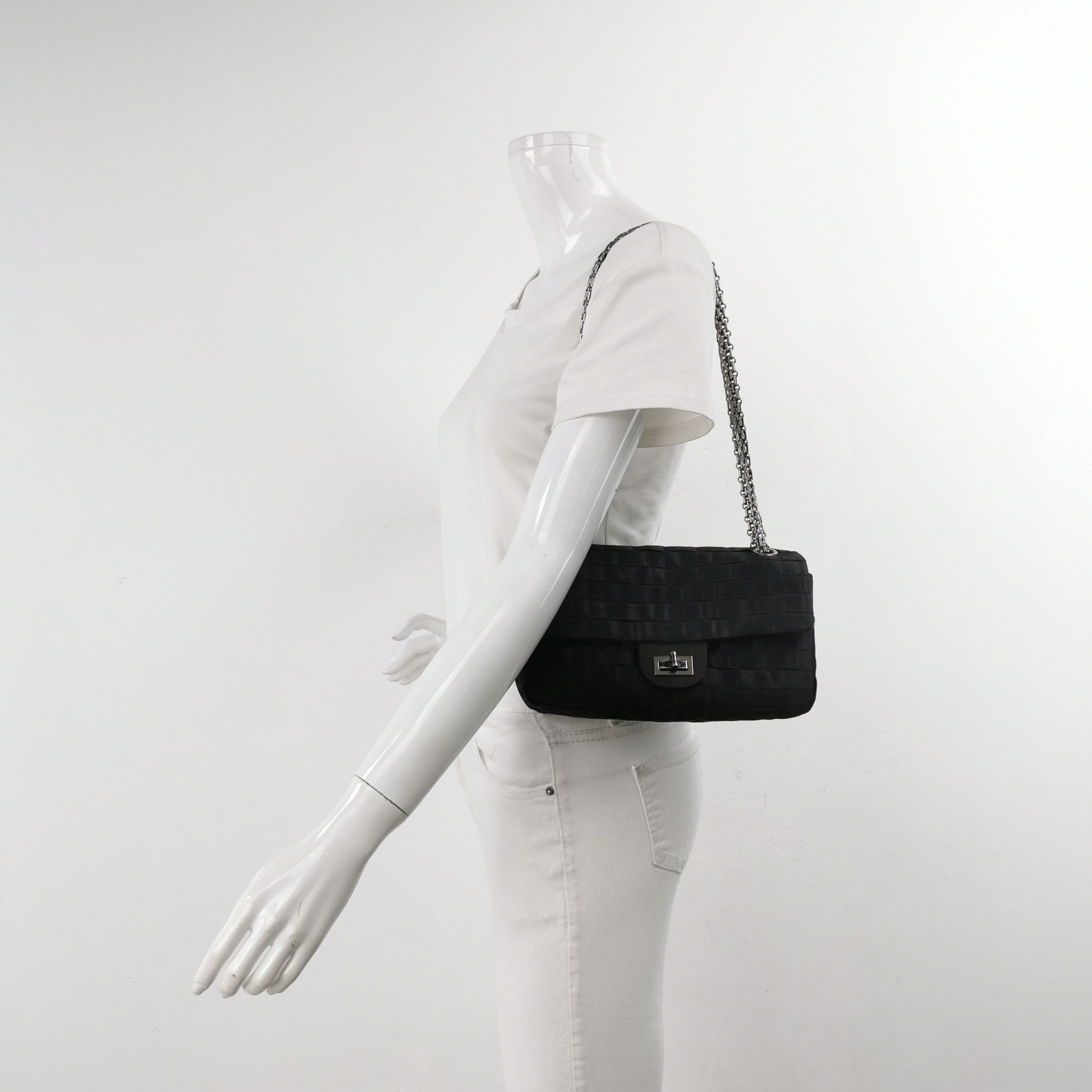 Chanel Chanel Women os Shoulder Bags Size ONE SIZE - 2 Thumbnail