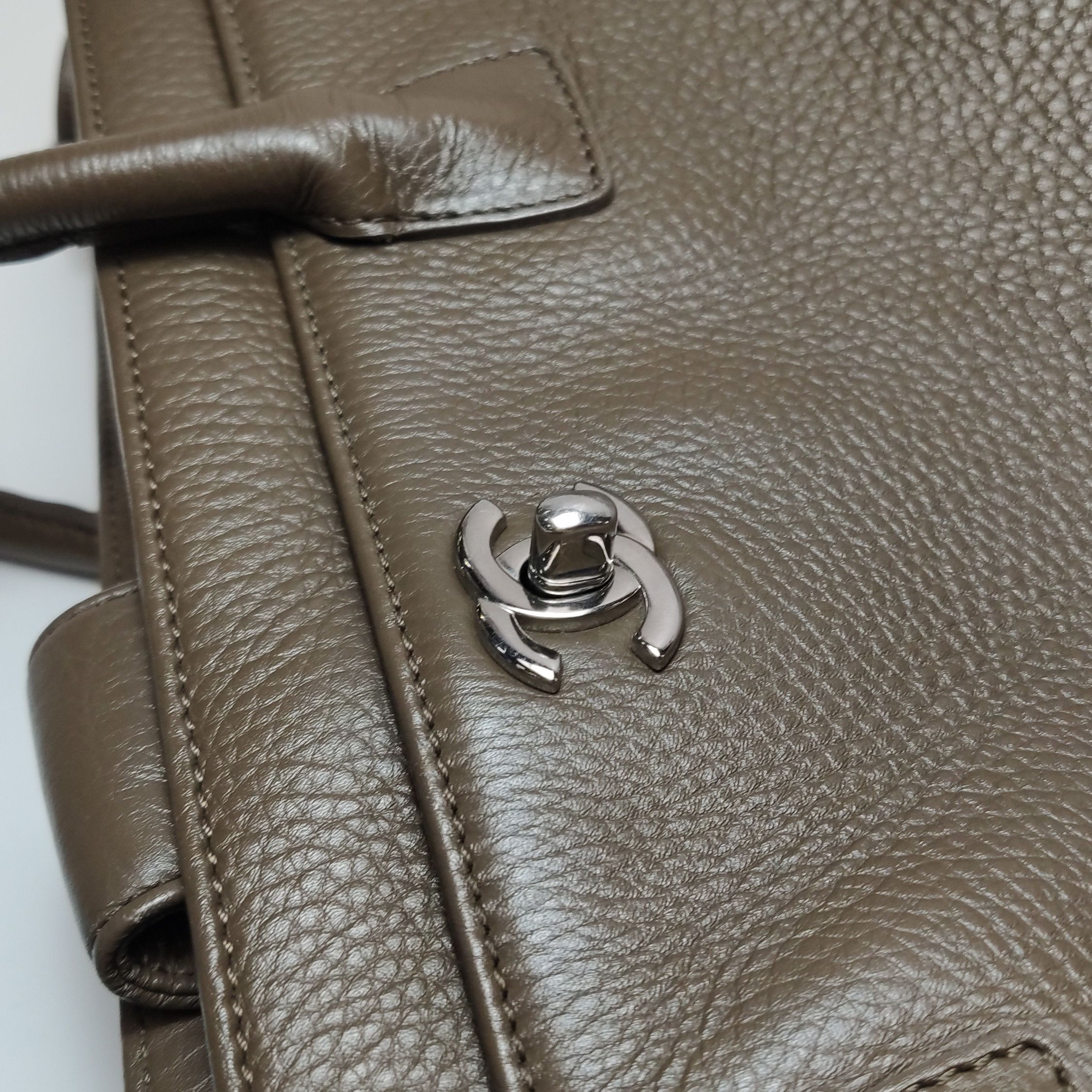 Chanel Chanel Women os Tote Bags Size ONE SIZE - 15 Thumbnail