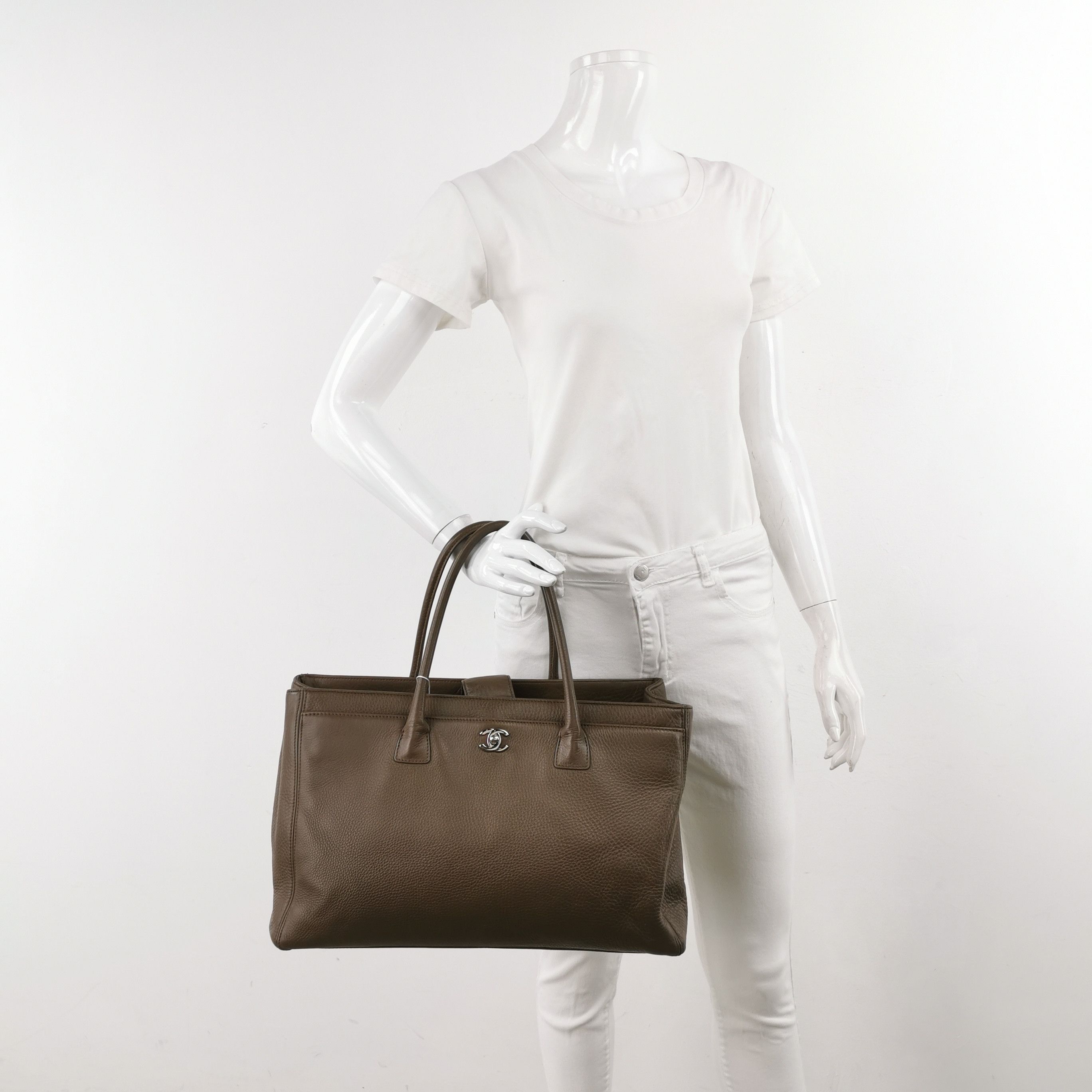 Chanel Chanel Women os Tote Bags Size ONE SIZE - 2 Thumbnail