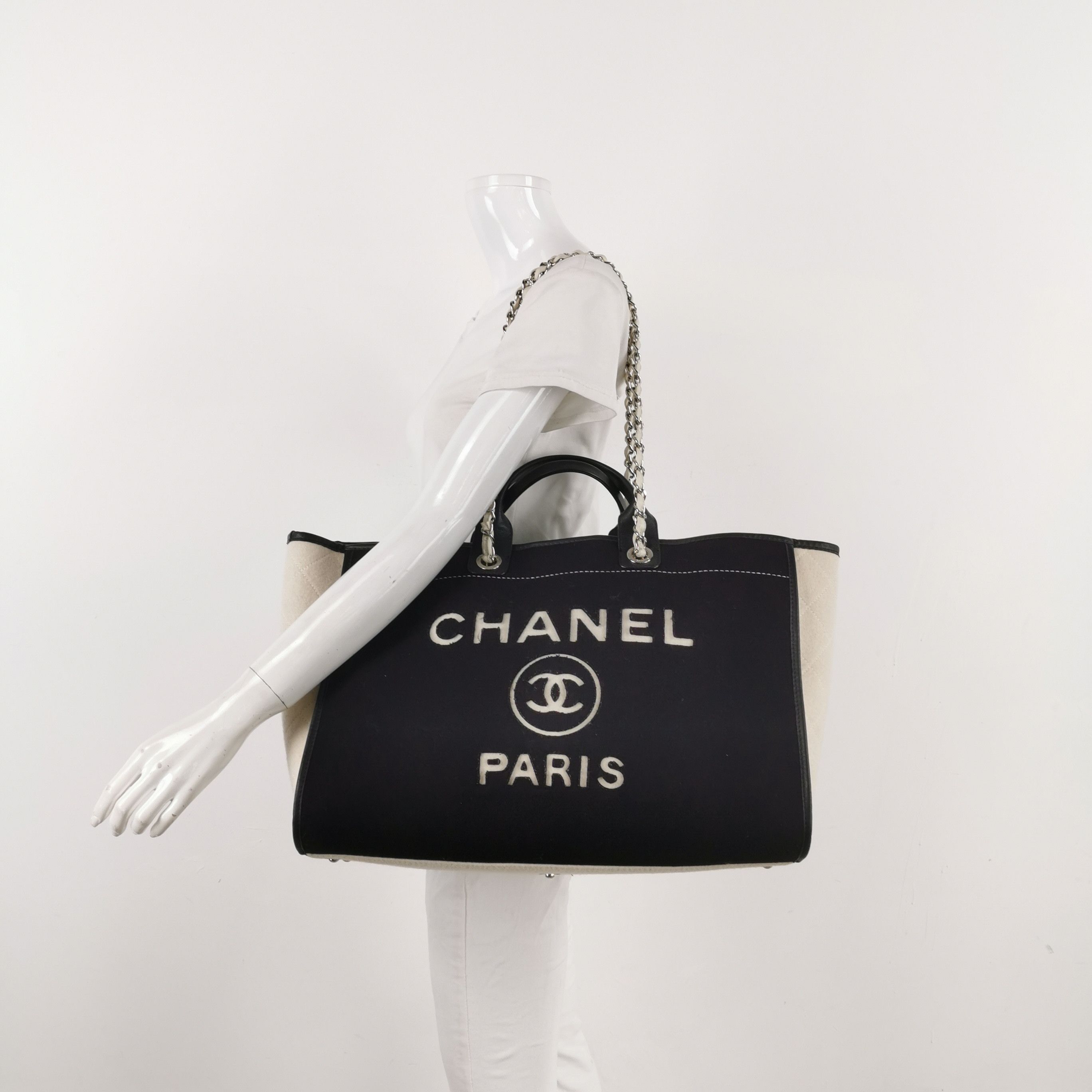 Chanel Chanel Women os Shoulder Bags Size ONE SIZE - 2 Thumbnail