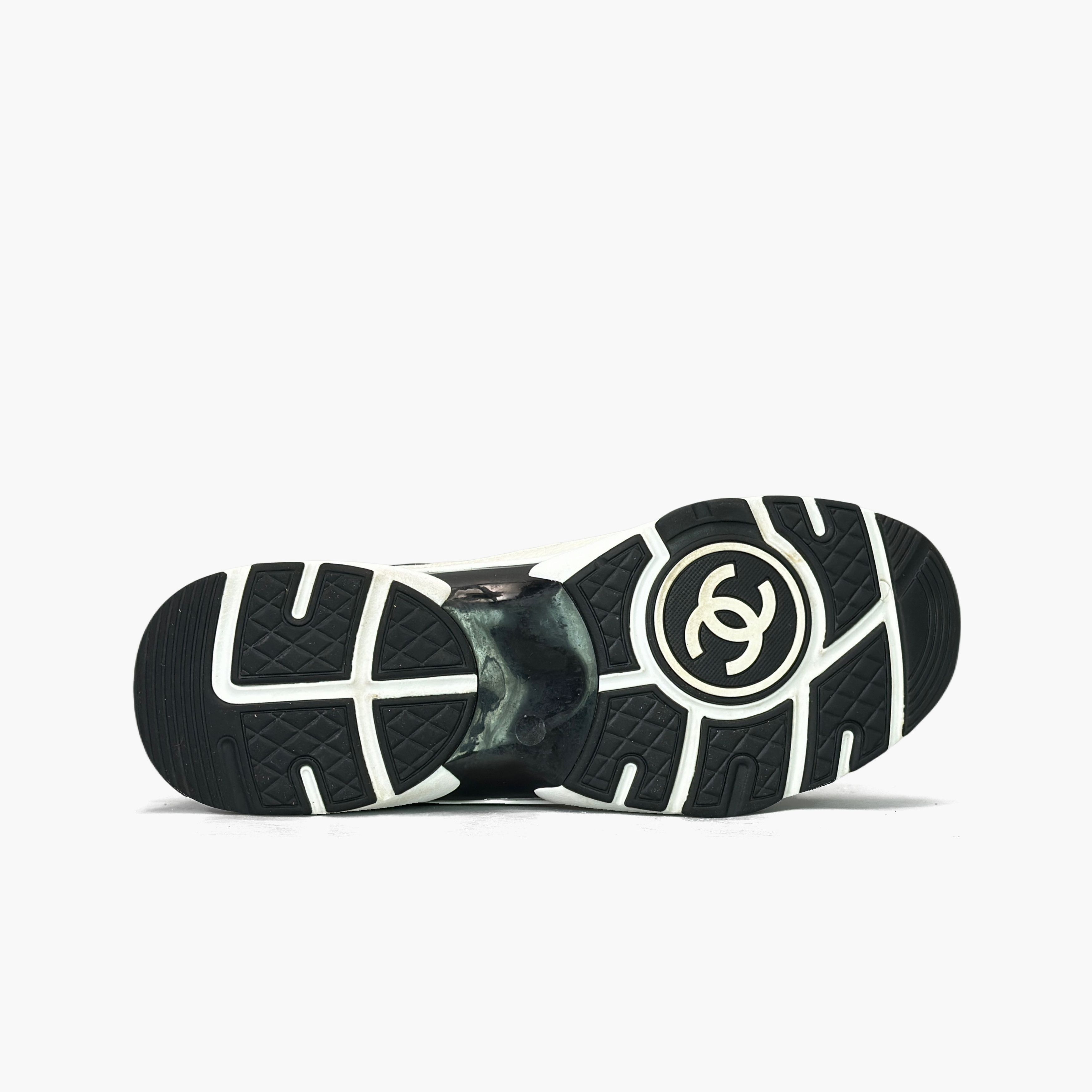 Chanel Chanel CC Logo Low-Top Sneakers Size 41 Size US 11 / IT 41 - 7 Thumbnail