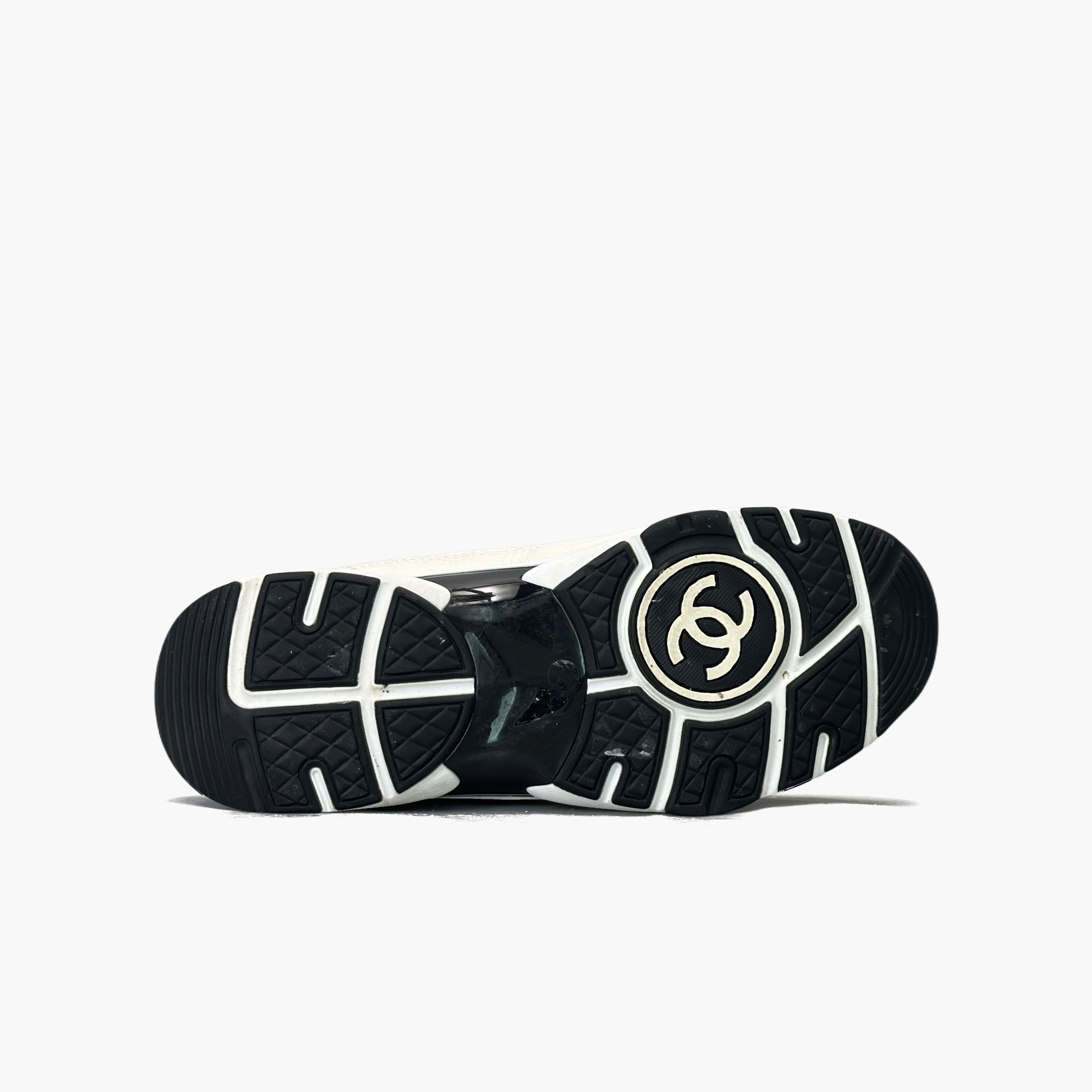Chanel Chanel Cc Logo Mesh Low-Top Sneakers Size 37 Size US 7 / IT 37 - 7 Thumbnail