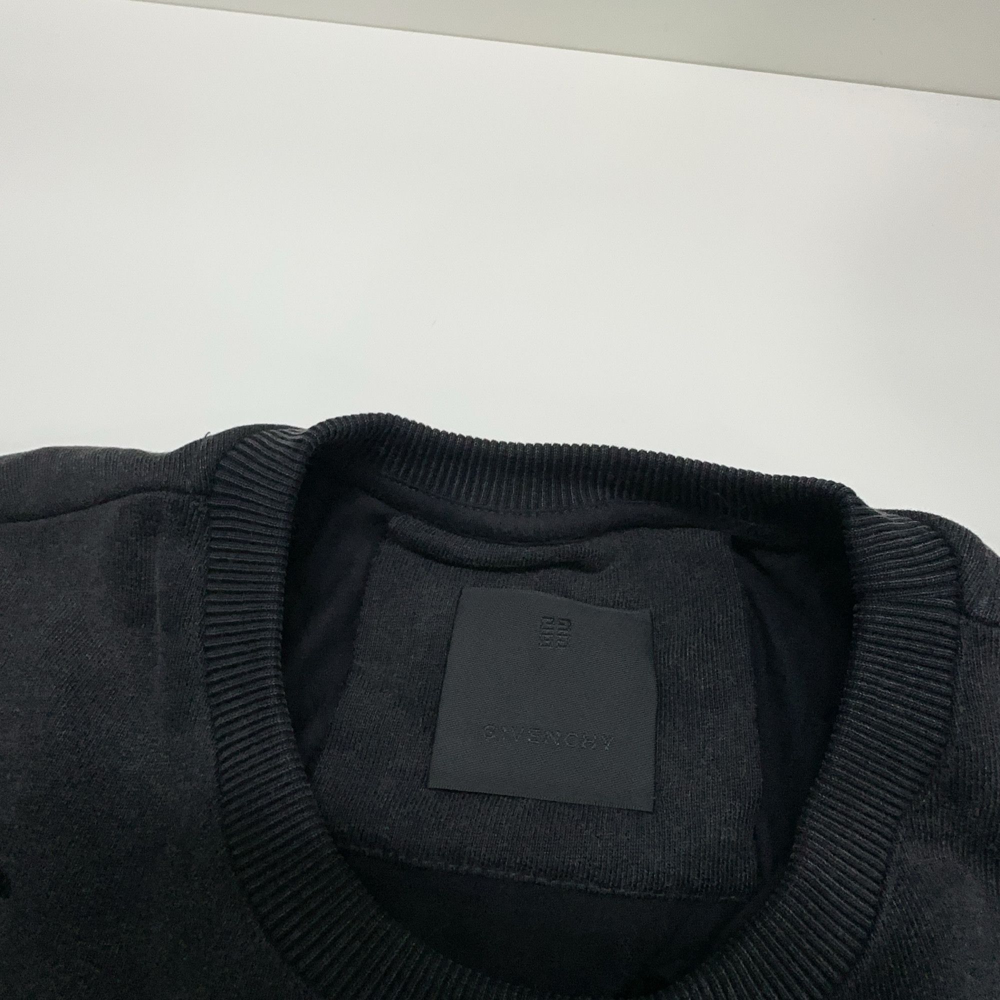 Givenchy Givenchy Distressed Logo Sweatshirt Size L Size US L / EU 52-54 / 3 - 6 Thumbnail