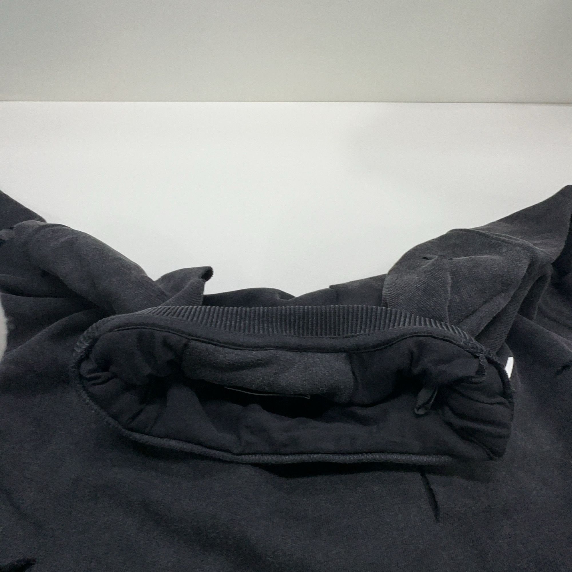 Givenchy Givenchy Distressed Logo Sweatshirt Size L Size US L / EU 52-54 / 3 - 7 Thumbnail