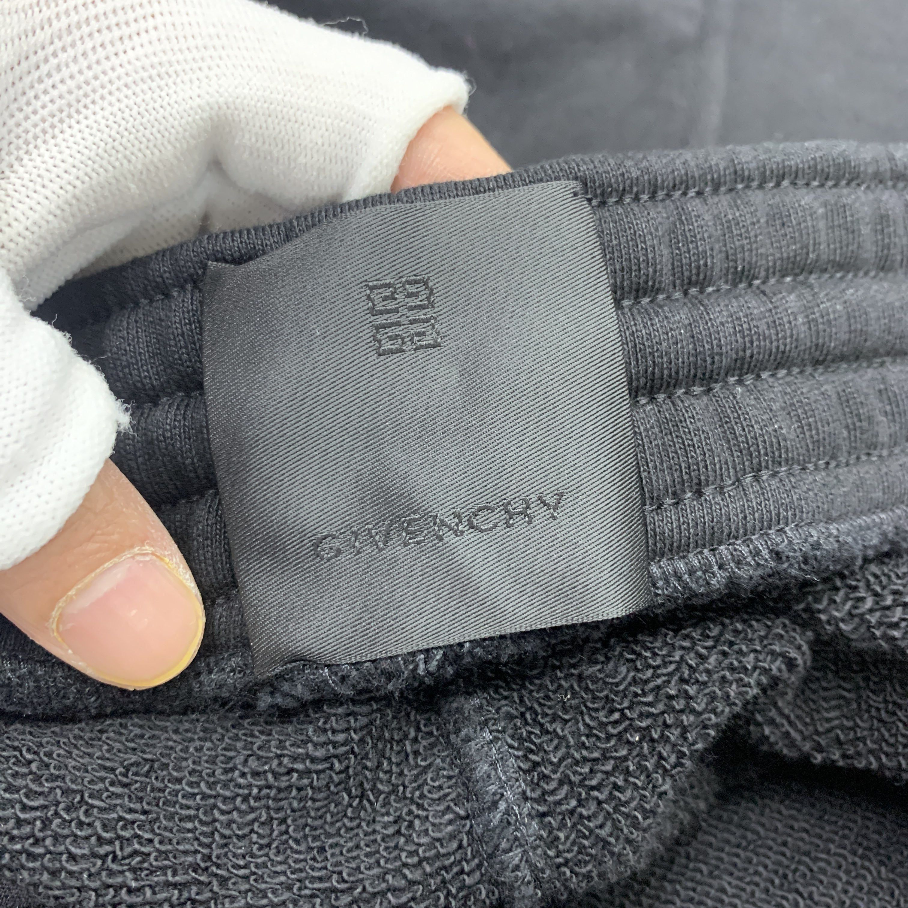 Givenchy Givenchy Embroidered Logo Shorts Size XL Size US 36 / EU 52 - 3 Thumbnail