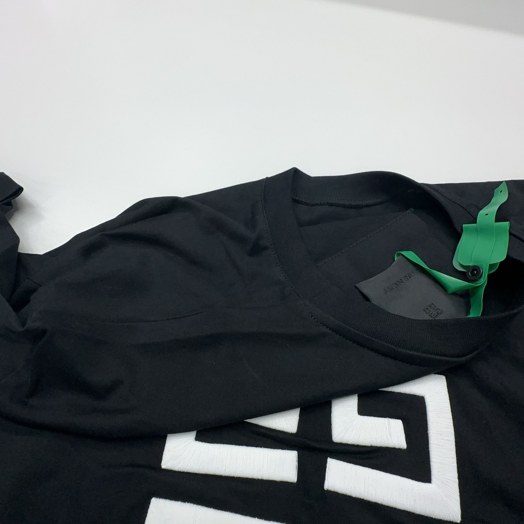 Givenchy Givenchy Logo Embroidered Short Sleeve T-Shirt Size XL Size US XL / EU 56 / 4 - 6 Thumbnail