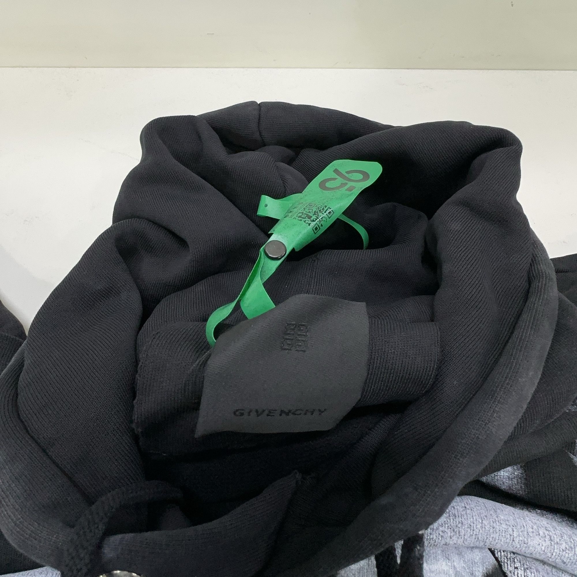 Givenchy Givenchy x Chito Graphic Hoodie Size L Size US L / EU 52-54 / 3 - 5 Thumbnail