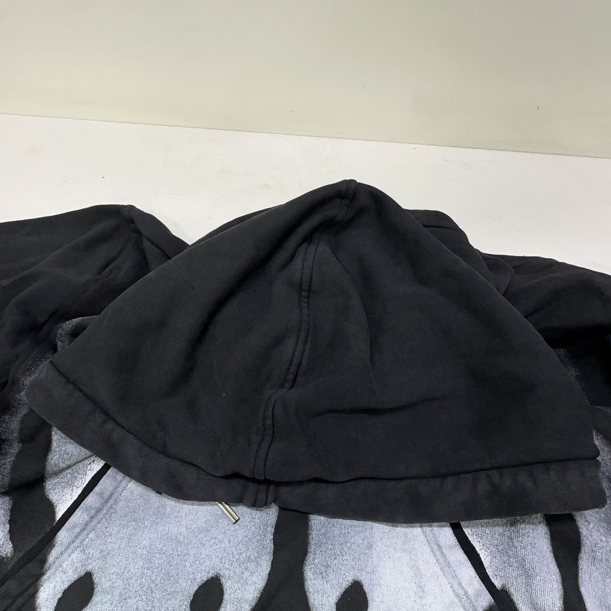 Givenchy Givenchy x Chito Graphic Hoodie Size L Size US L / EU 52-54 / 3 - 11 Thumbnail