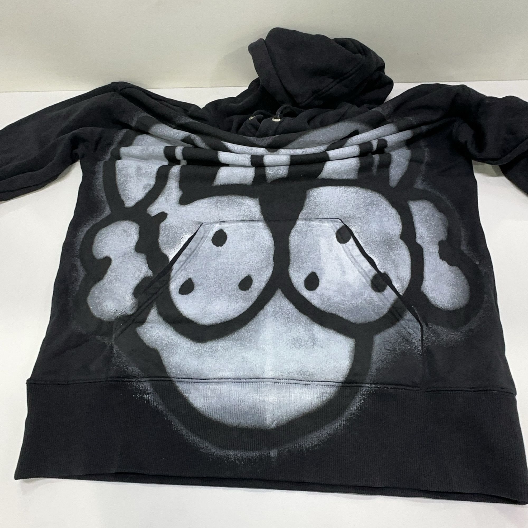 Givenchy Givenchy x Chito Graphic Hoodie Size L Size US L / EU 52-54 / 3 - 14 Thumbnail