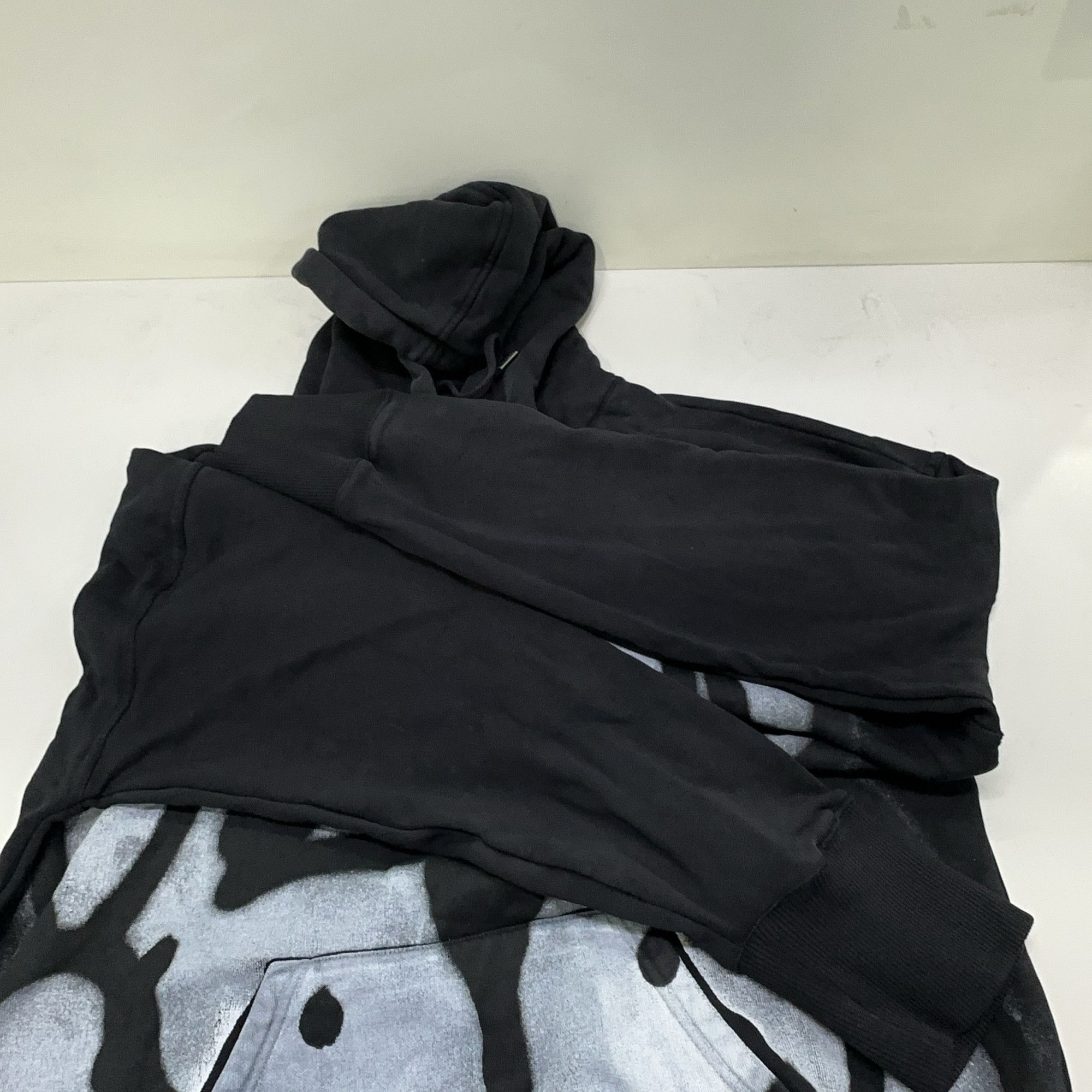 Givenchy Givenchy x Chito Graphic Hoodie Size L Size US L / EU 52-54 / 3 - 16 Thumbnail