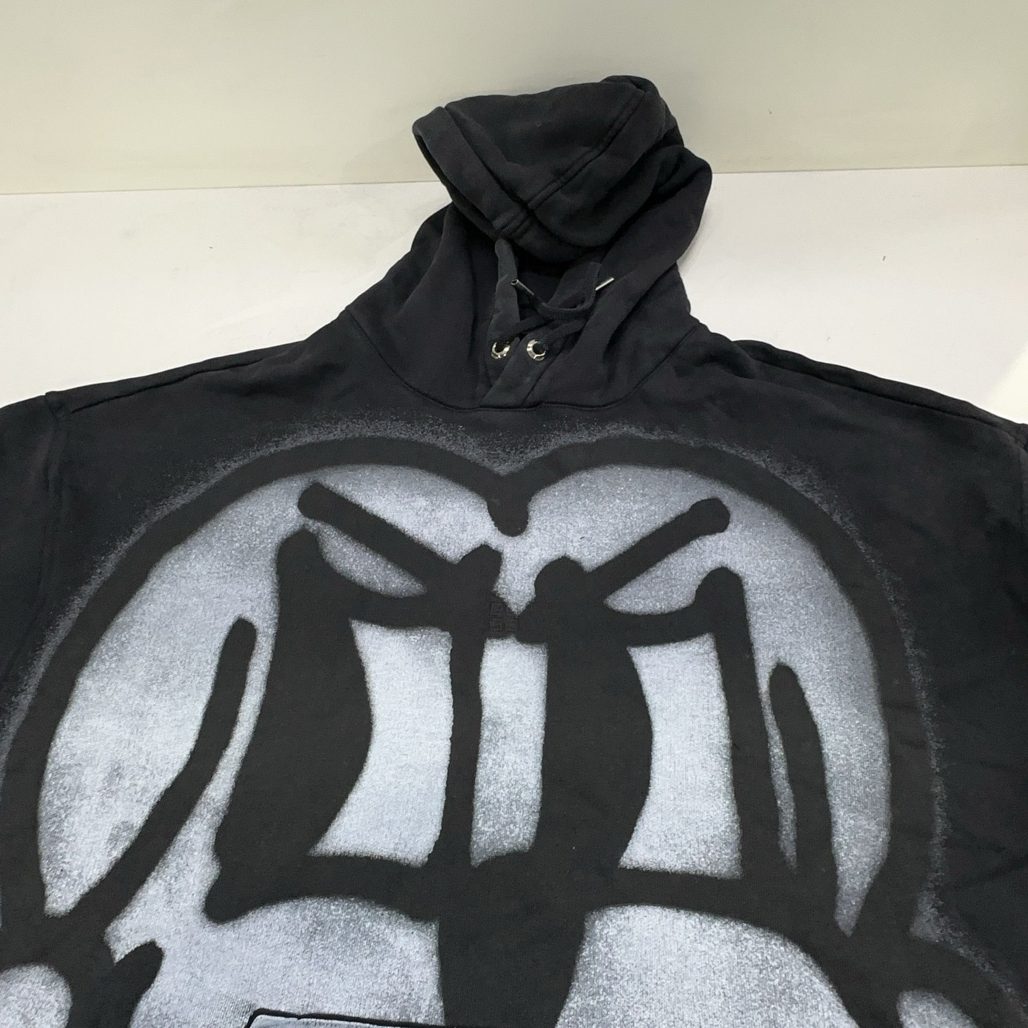Givenchy Givenchy x Chito Graphic Hoodie Size L Size US L / EU 52-54 / 3 - 13 Thumbnail