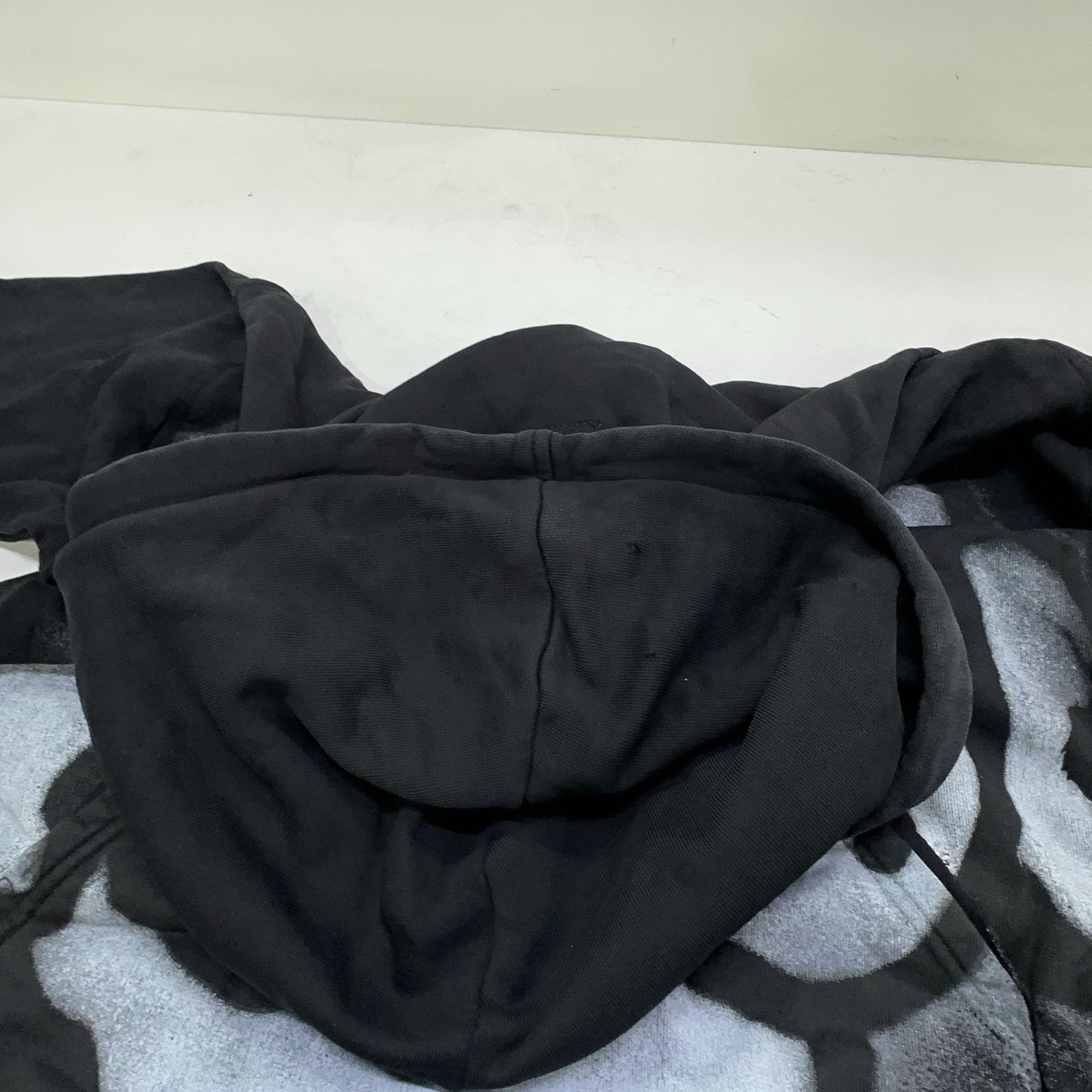 Givenchy Givenchy x Chito Graphic Hoodie Size L Size US L / EU 52-54 / 3 - 10 Thumbnail