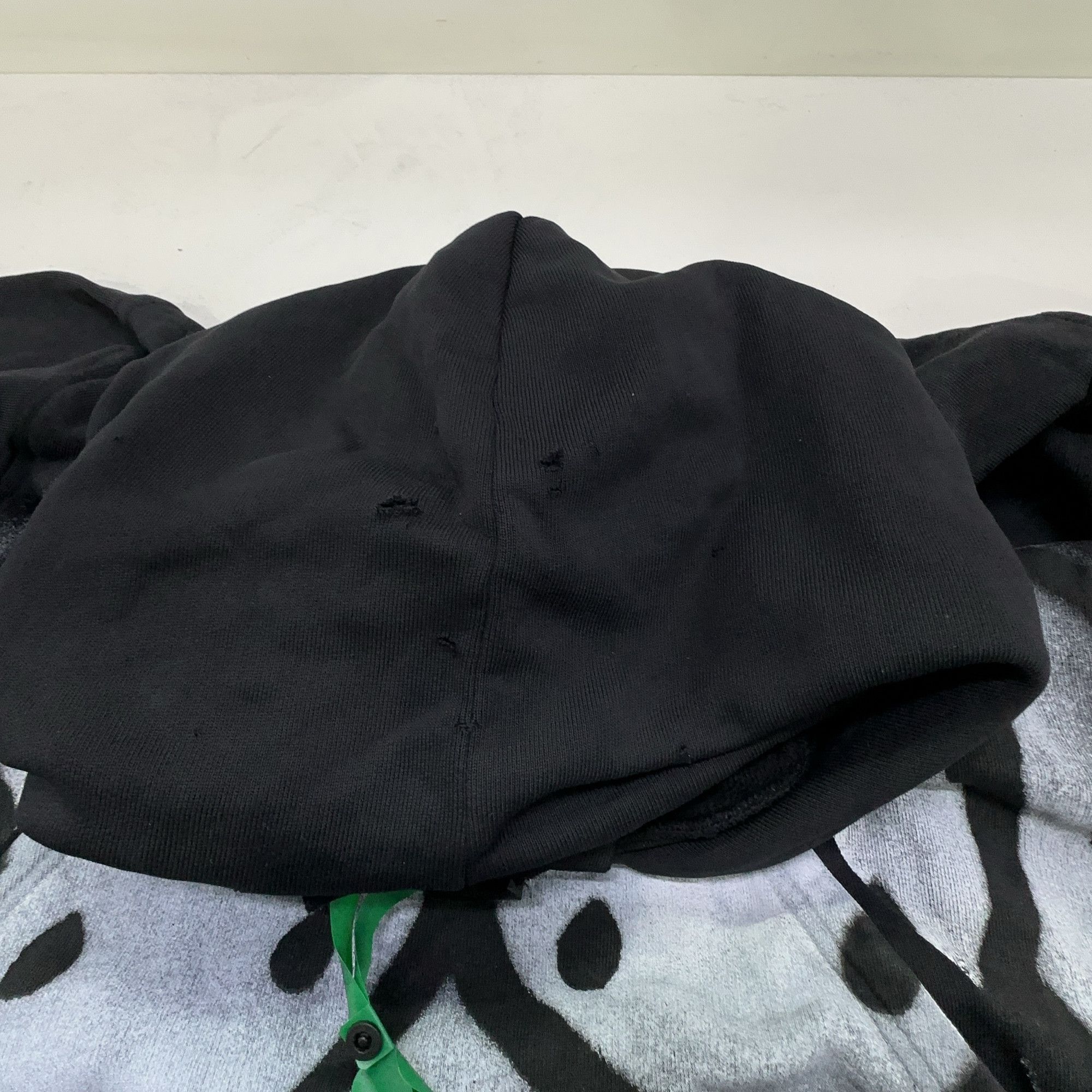 Givenchy Givenchy x Chito Graphic Hoodie Size L Size US L / EU 52-54 / 3 - 7 Thumbnail