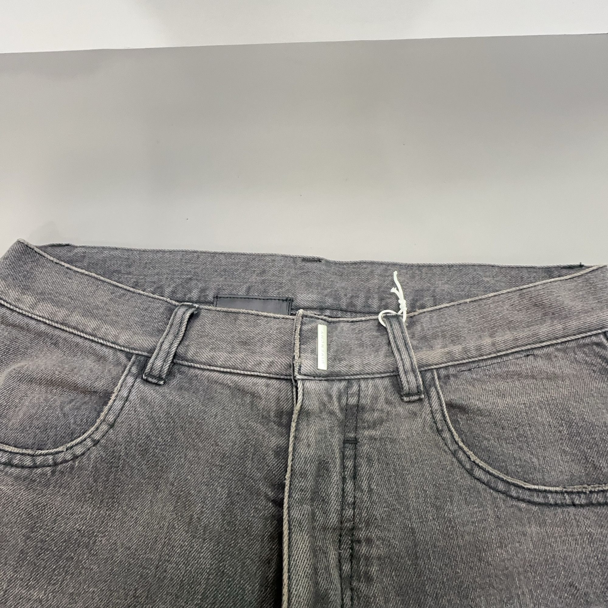 Givenchy Givenchy Washed Denim Jeans Size 29 Size US 29 - 6 Thumbnail