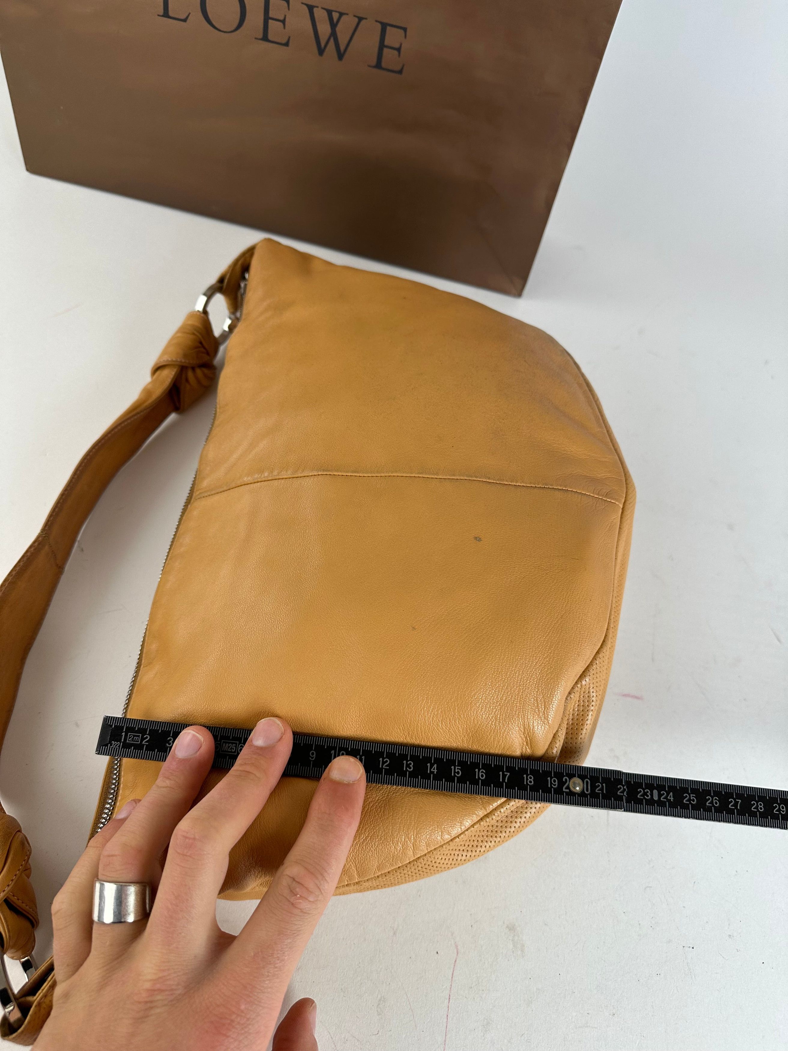 Loewe Vintage Hobo Bag Leather Camel Size ONE SIZE - 10 Thumbnail