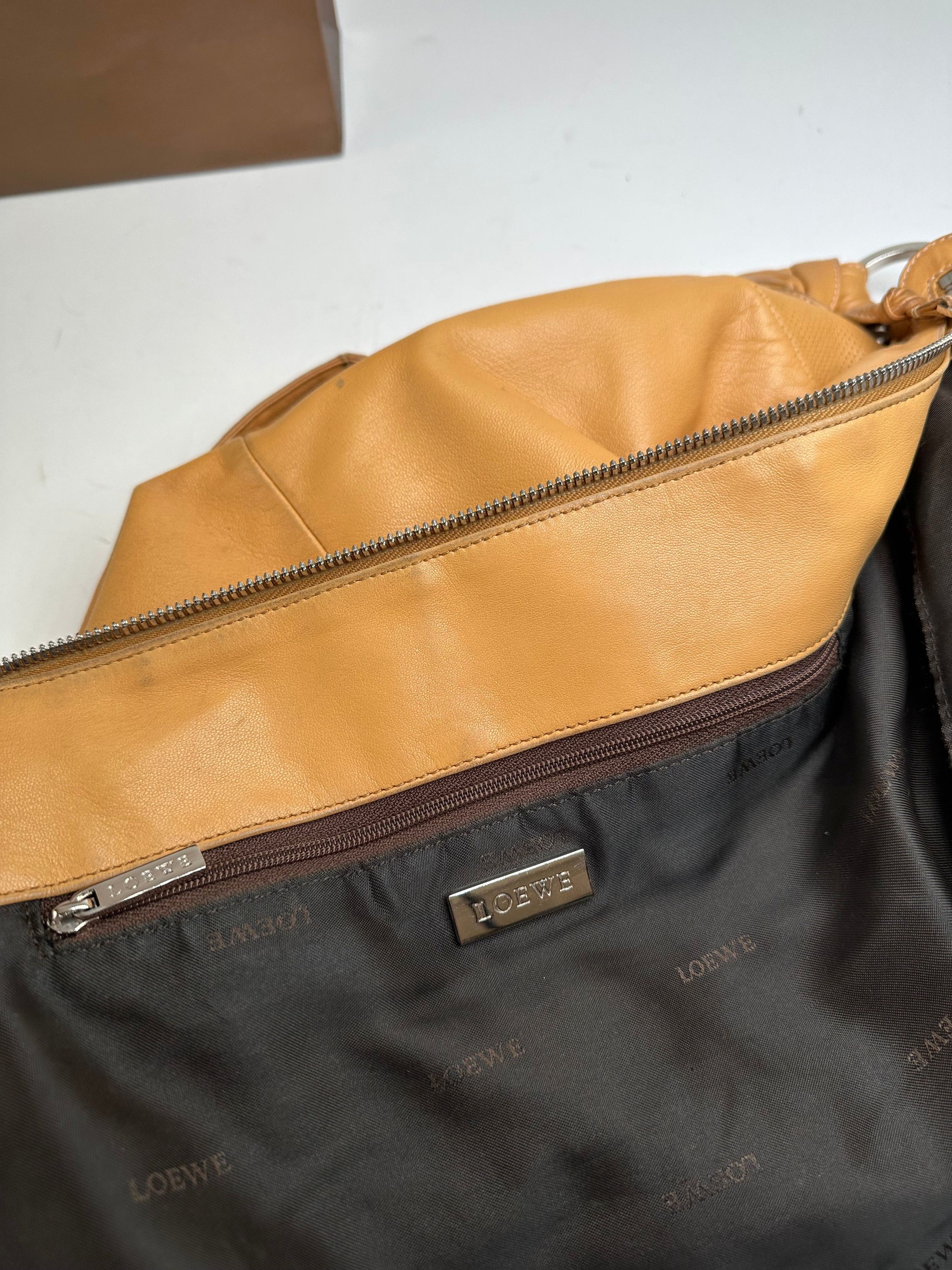 Loewe Vintage Hobo Bag Leather Camel Size ONE SIZE - 4 Thumbnail