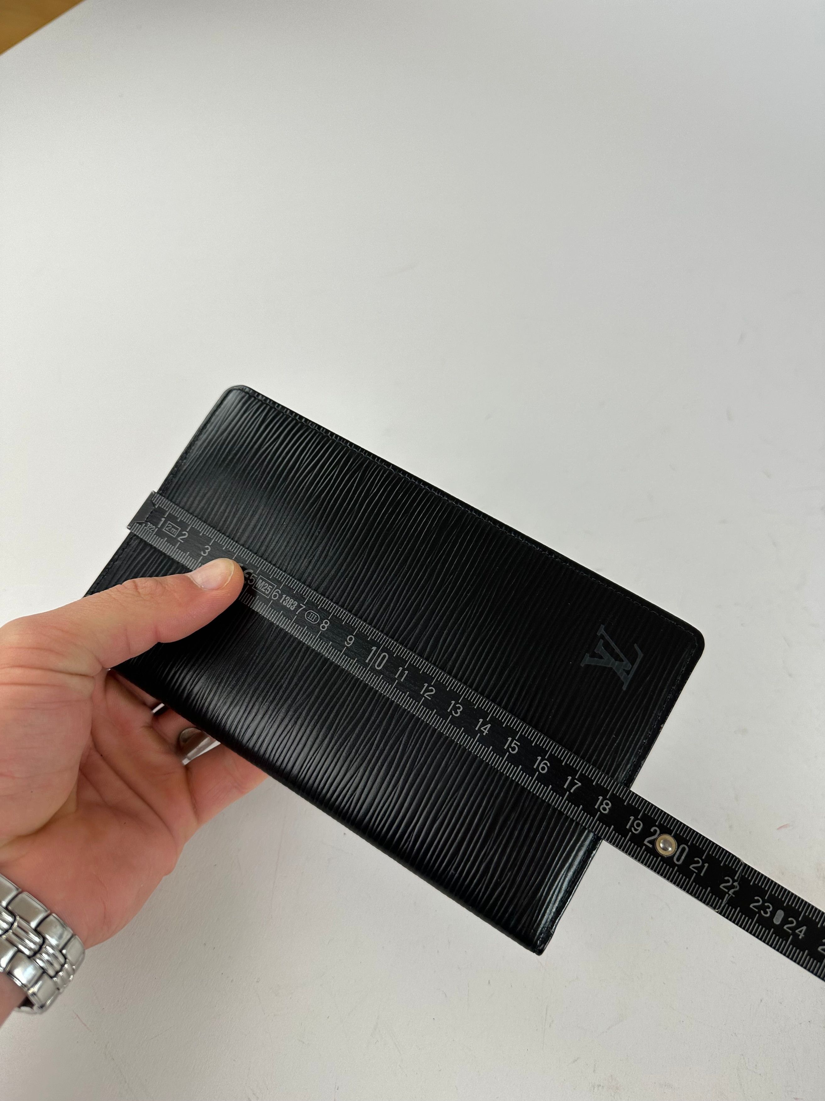 Louis Vuitton Vintage Long Wallet Epi Leather Black Size ONE SIZE - 8 Thumbnail