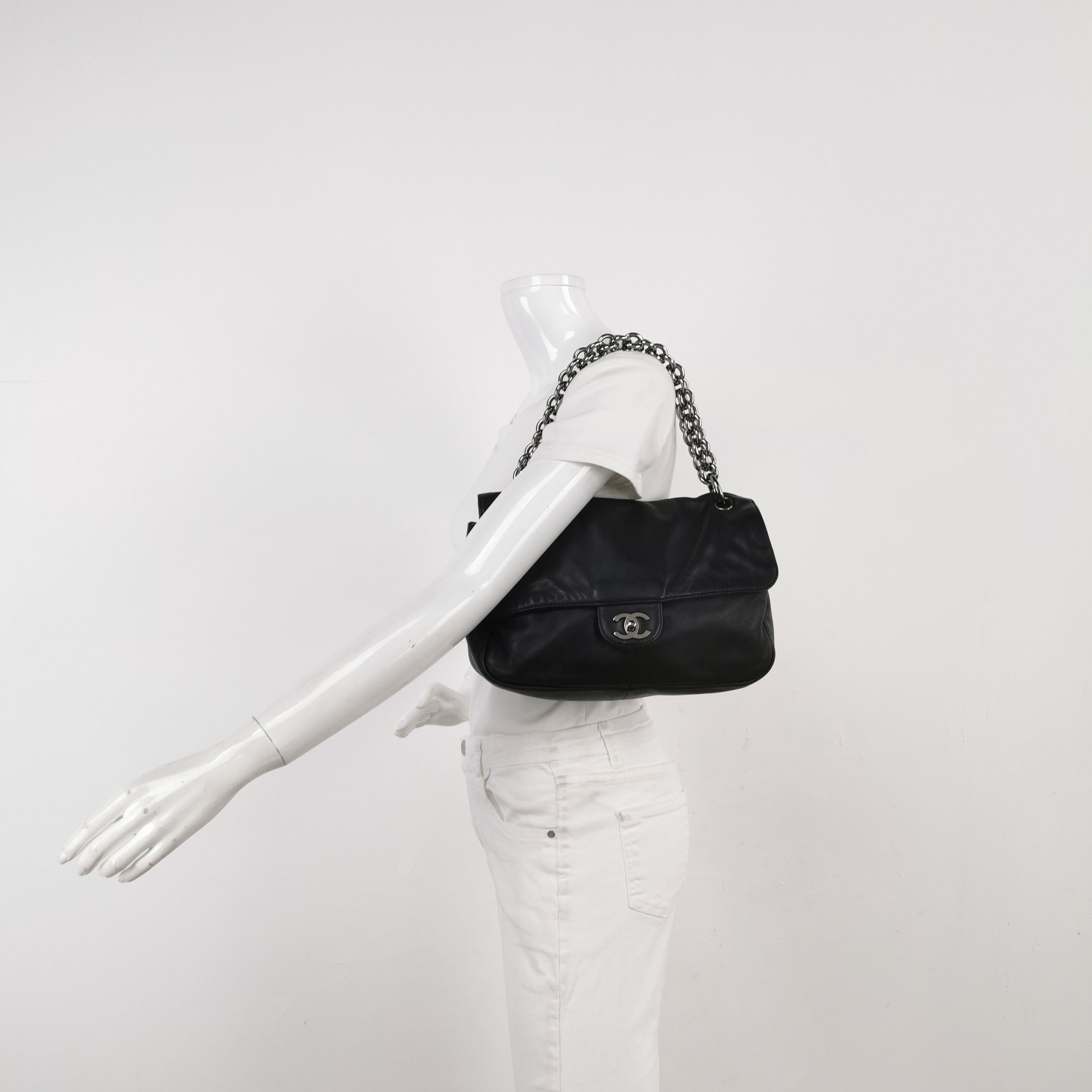 Chanel Chanel Women os Shoulder Bags Size ONE SIZE - 2 Thumbnail