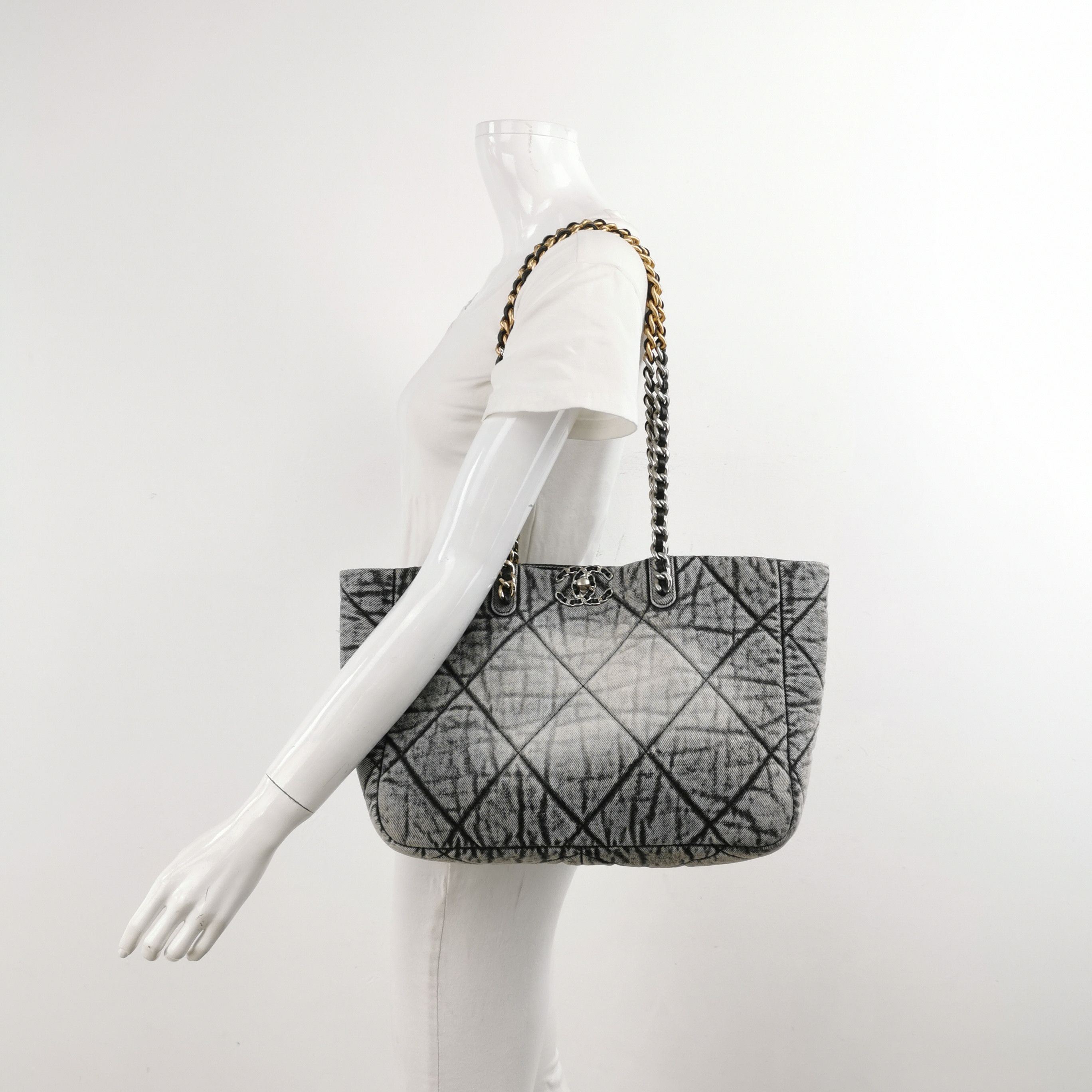Chanel Chanel Women os Shoulder Bags Size ONE SIZE - 2 Thumbnail