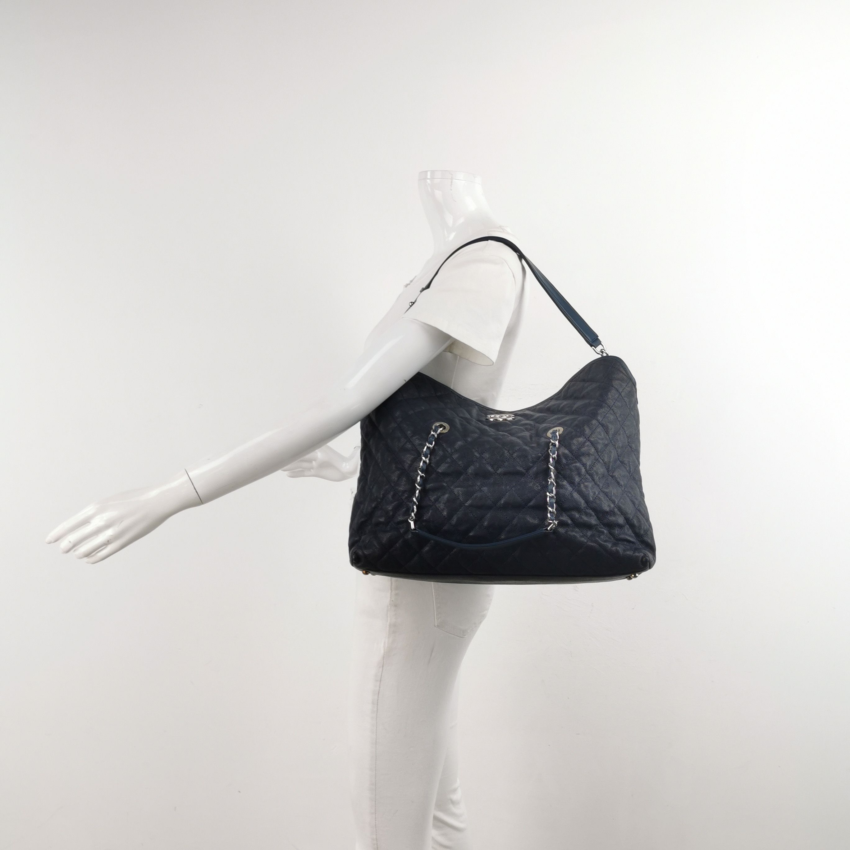 Chanel Chanel Women os Shoulder Bags Size ONE SIZE - 2 Thumbnail
