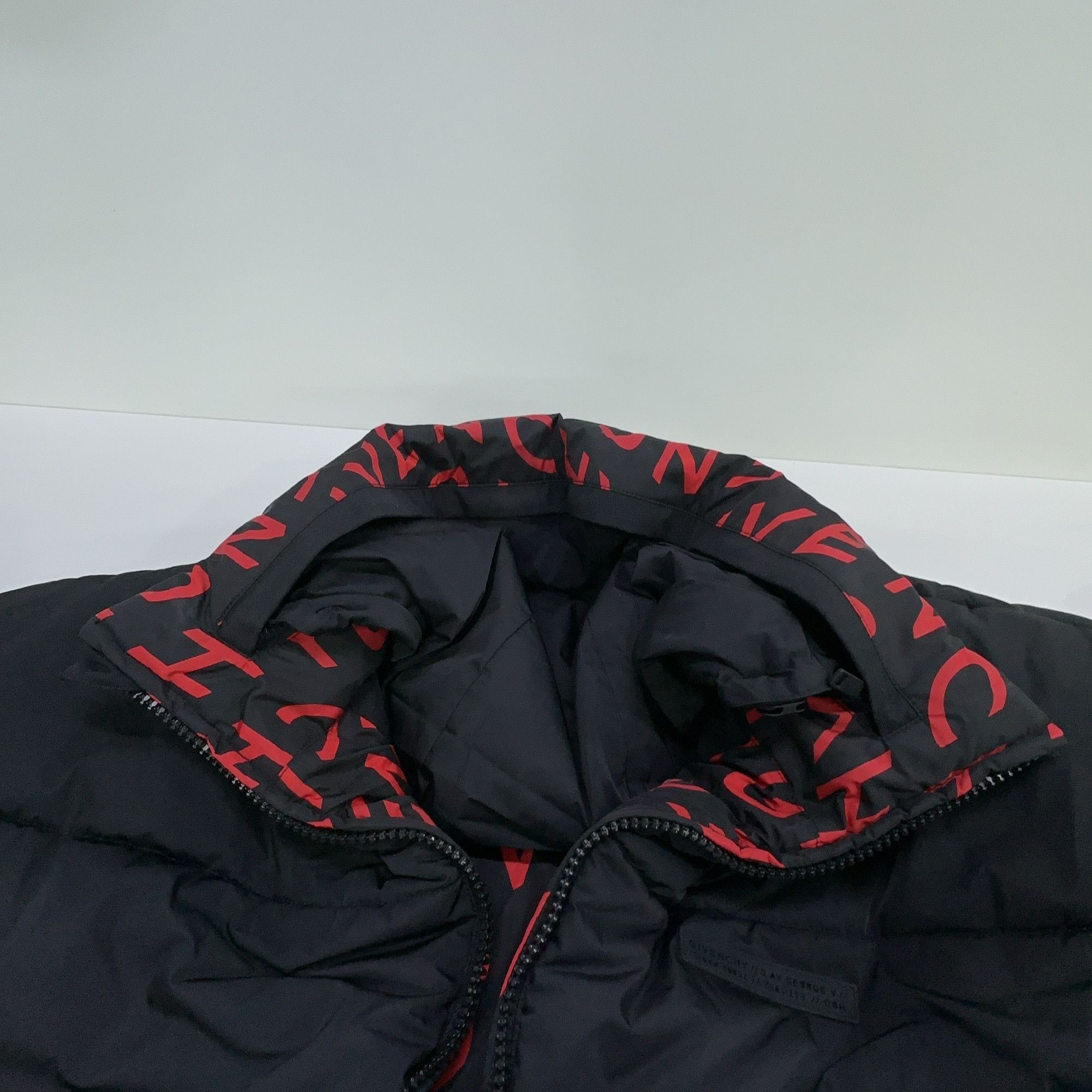 Givenchy Givenchy Red Logo Print Puffer Jacket Size M Size US M / EU 48-50 / 2 - 11 Thumbnail