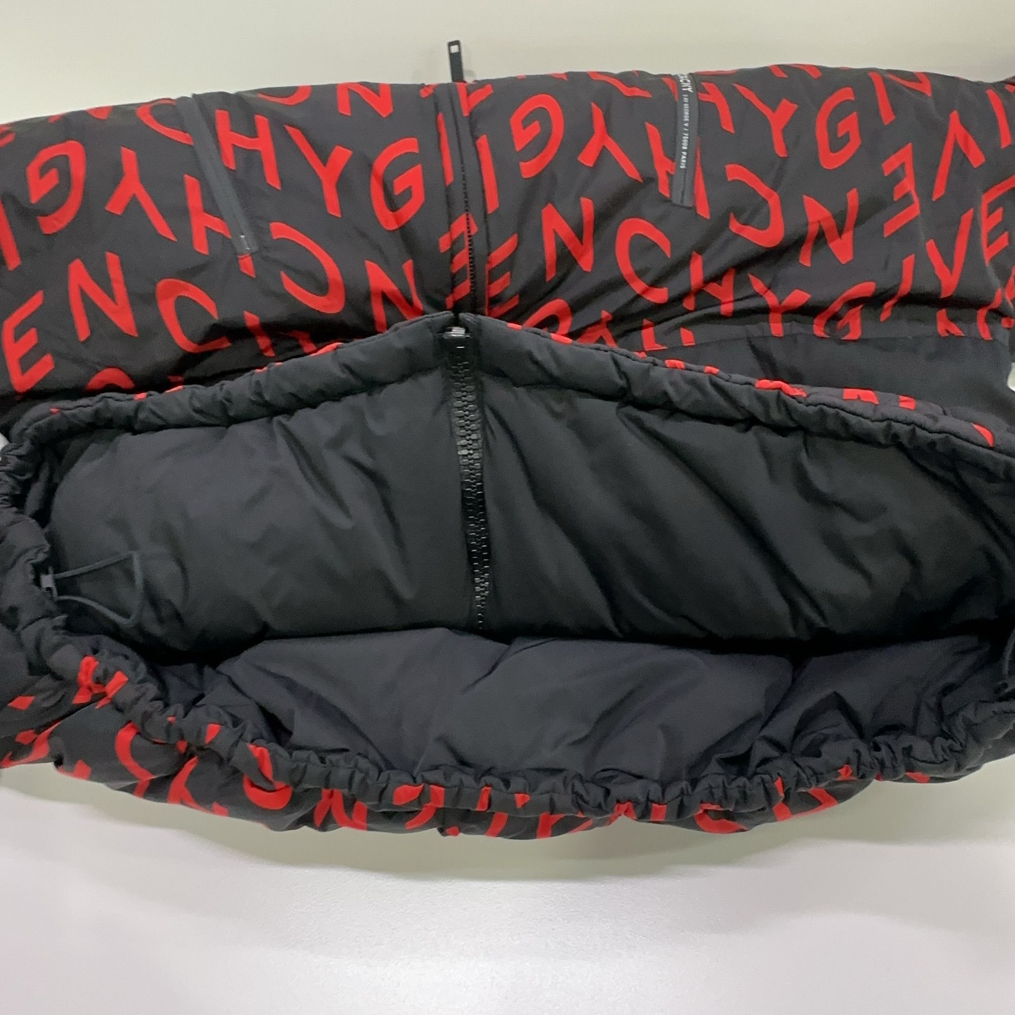 Givenchy Givenchy Red Logo Print Puffer Jacket Size M Size US M / EU 48-50 / 2 - 9 Thumbnail