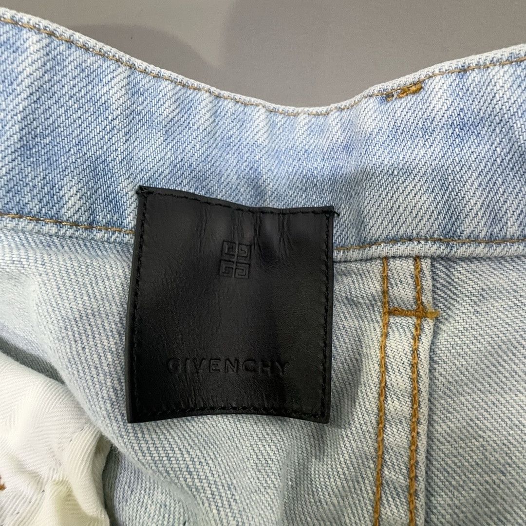 Givenchy Givenchy Light Wash Jeans Size 32 Size US 32 / EU 48 - 3 Thumbnail