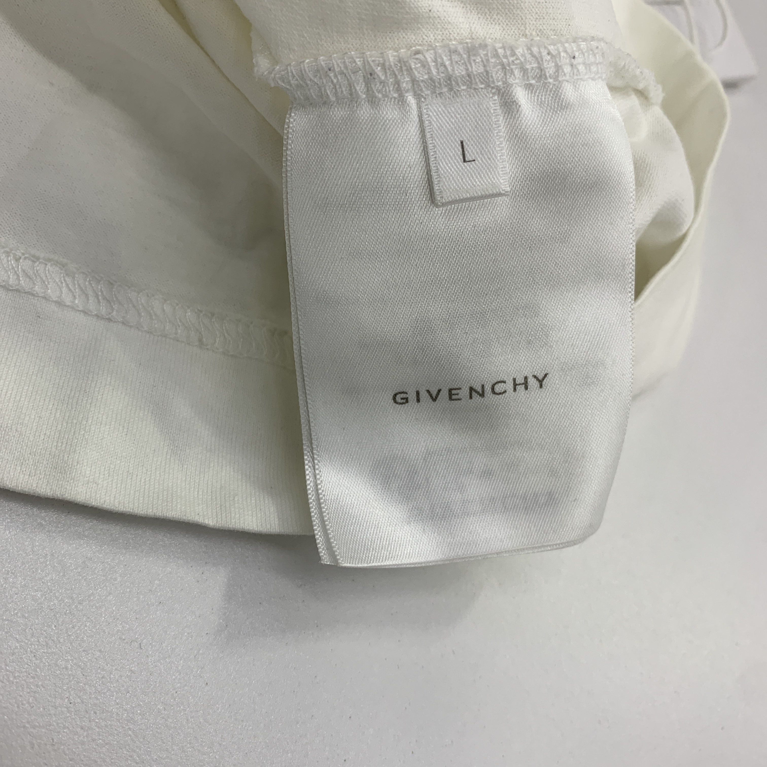 Givenchy Givenchy Logo Patch T-Shirt Size L Size US L / EU 52-54 / 3 - 2 Thumbnail