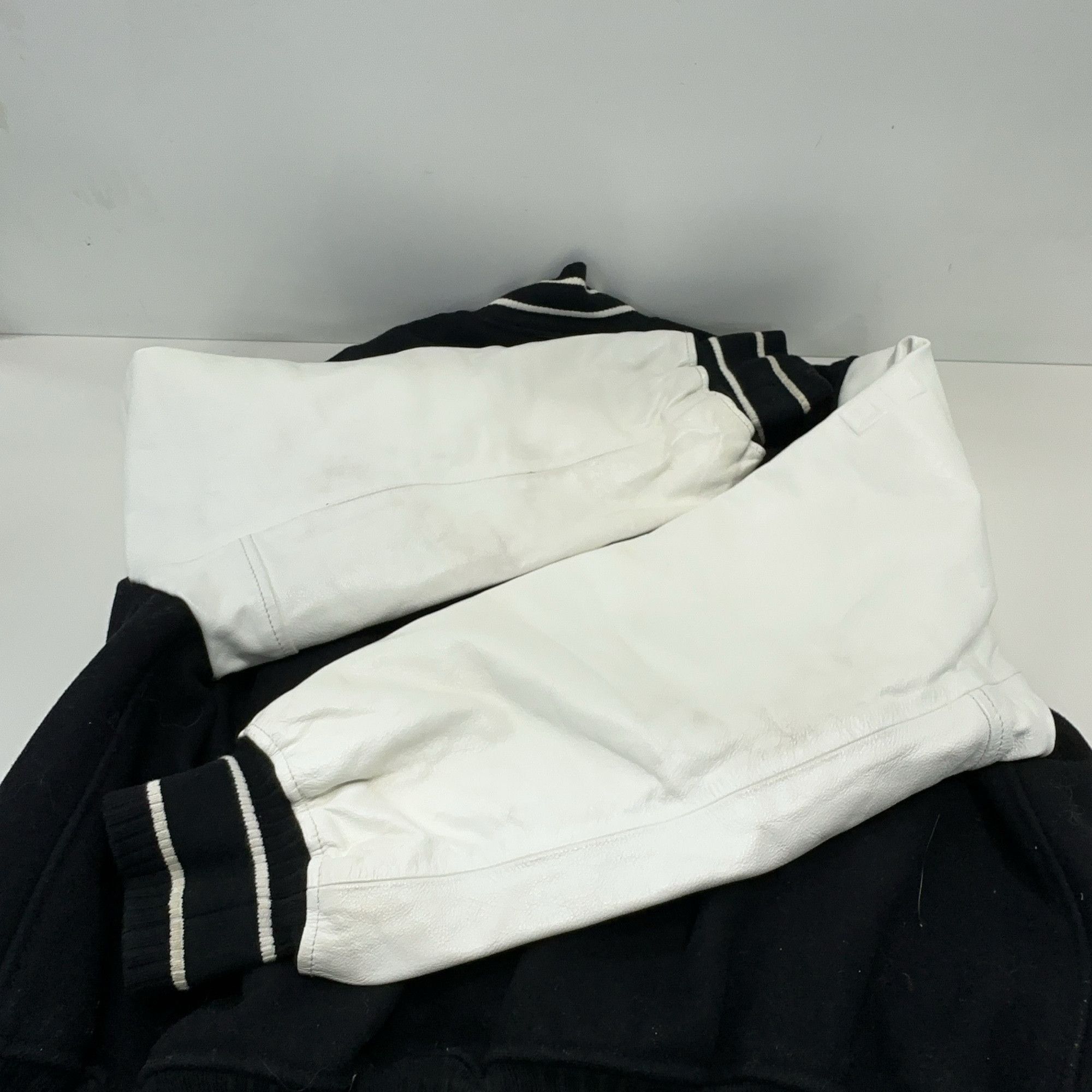 Givenchy Givenchy Logo Varsity Jacket Size M Size US M / EU 48-50 / 2 - 12 Thumbnail