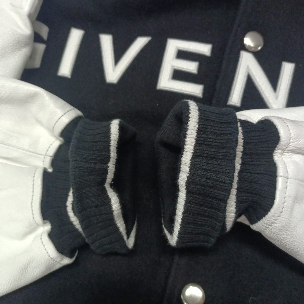 Givenchy Givenchy Logo Bomber Jacket Size M Size US M / EU 48-50 / 2 - 10 Thumbnail